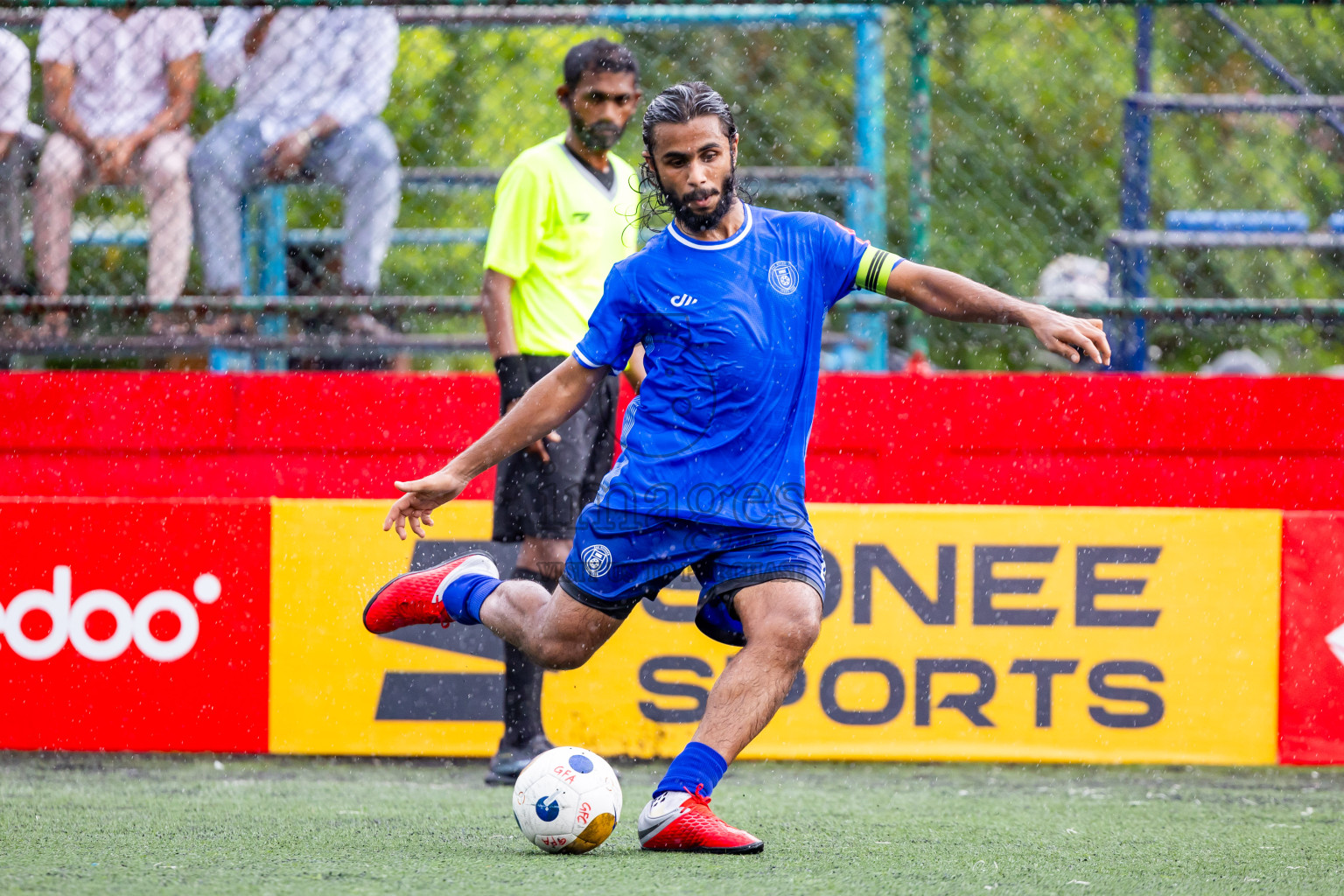 R Meedhoo VS R Inguraidhoo in Day 6 of Golden Futsal Challenge 2025 on Friday, 6th January 2025, in Hulhumale', Maldives Photos: Nausham Waheed / images.mv