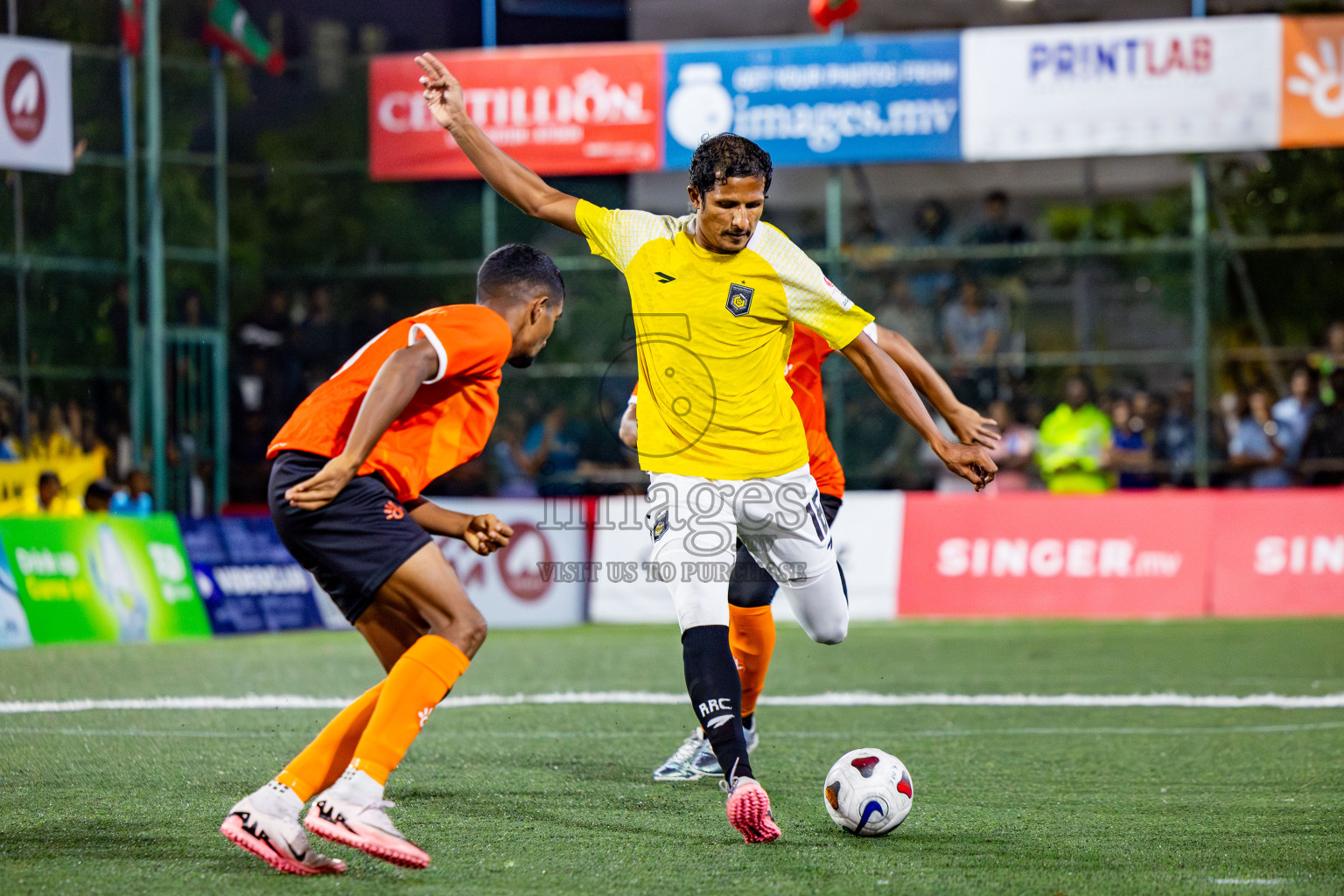 Dhiraagu vs RRC in Quarter Finals of Club Maldives Cup 2024 held in Rehendi Futsal Ground, Hulhumale', Maldives on Friday, 11th October 2024. Photos: Nausham Waheed / images.mv