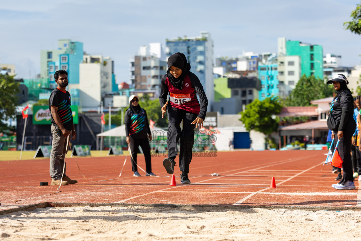 Day 4 of Inter-school Athletics Championship 2025 held in Ekuveni Synthetic Track, Male', Maldives on Thursday, 09th October 2025. Photos by: Raaif Yoosuf / Images.mv