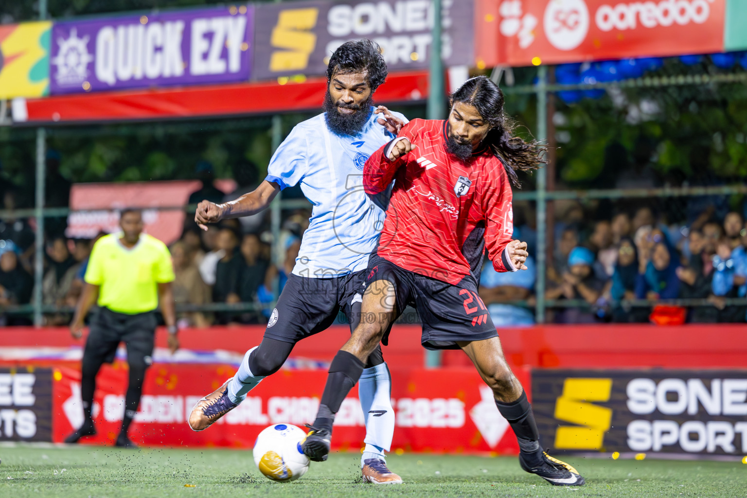 HDh Neykurendhoo vs HDh Kumundhoo in Haa Dhaalu Atoll Semi Final on Day 23 of Golden Futsal Challenge 2025 was held on Monday , 27th January 2025, in Hulhumale', Maldives.
Photos: Ismail Thoriq / images.mv