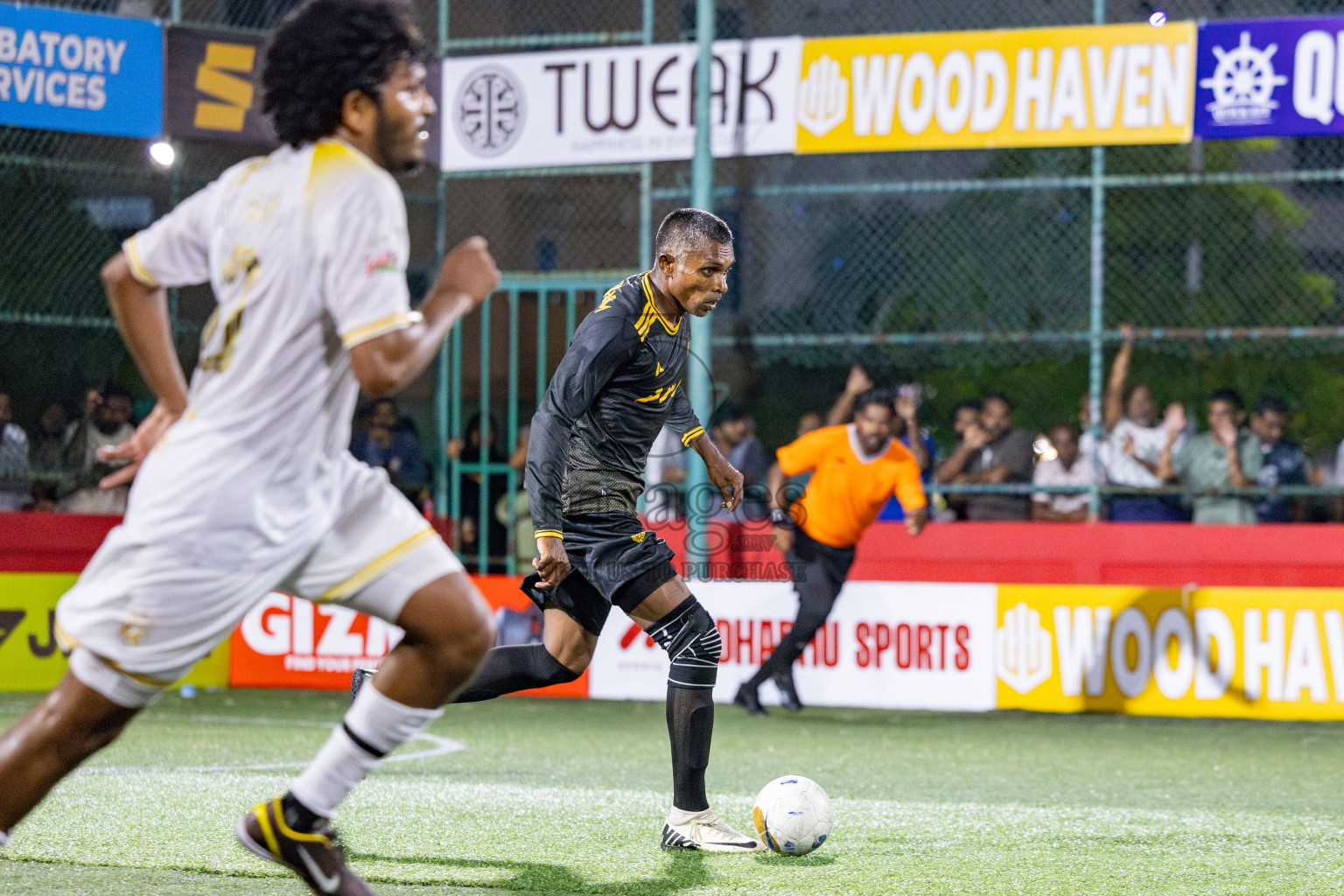 B Fehendhoo VS B Eydhafushi in Day 21 of Golden Futsal Challenge 2025 was held on Saturday, 25 January 2025, in Hulhumale', Maldives. 
Photos: Hassan Simah / images.mv