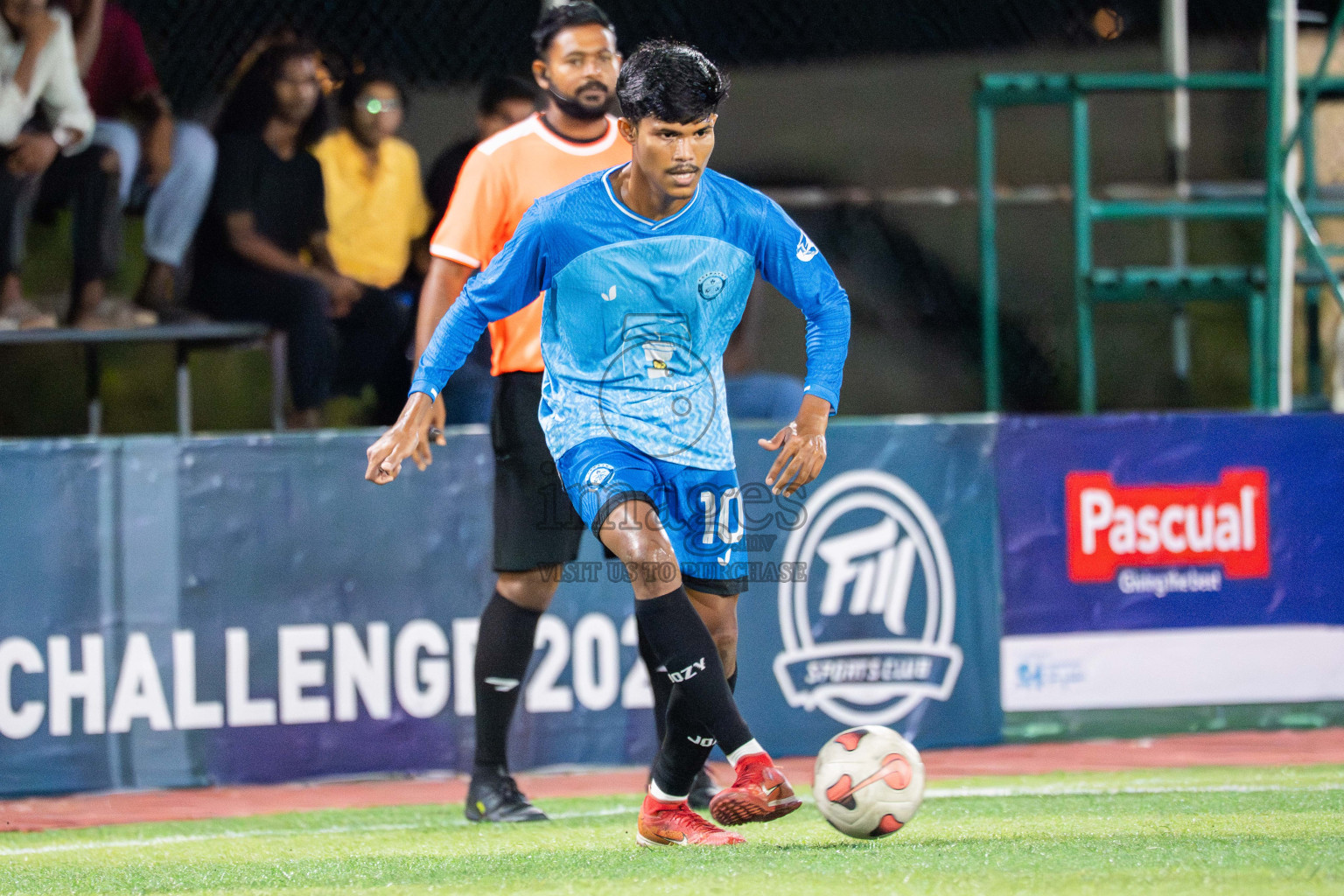 Foemathi VS Laamu Blues in Day 3 - Fonadhoo Youth Futsal Challenge 2025 held in Fonadhoo Futsal Stadium, L. Fonadhoo, Maldives on Tuesdat, 28th October 2025 Photos: Arif Rasheed / images.mv