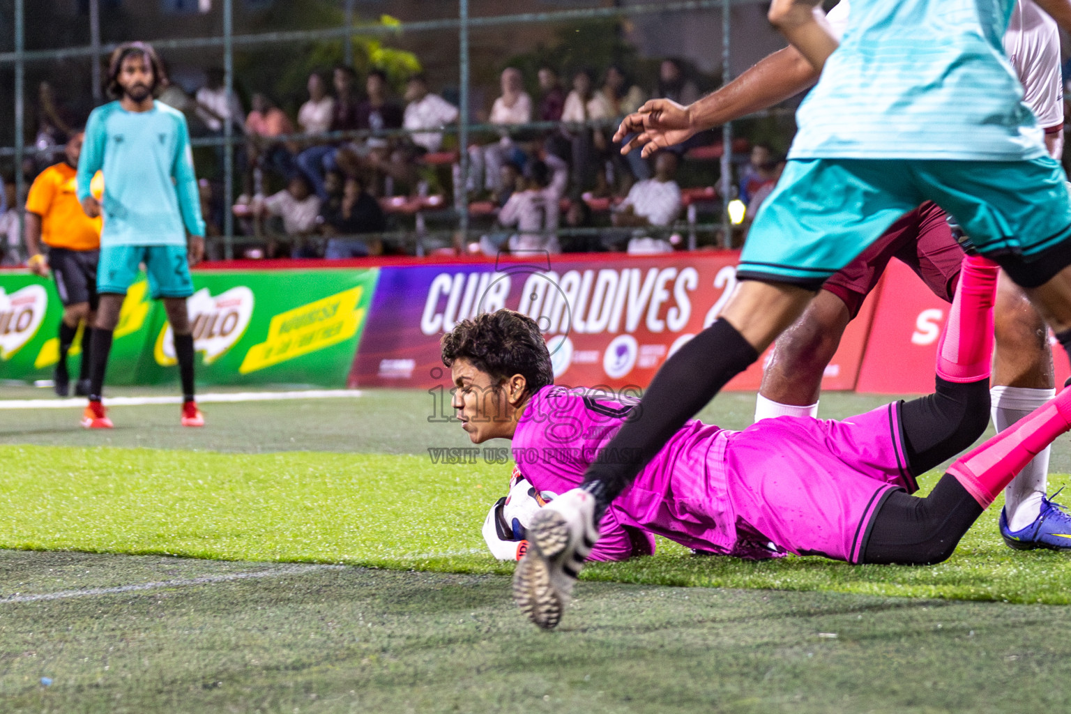 YOUTH RC vs CLUB BINARA in Club Maldives Classic 2024 held in Rehendi Futsal Ground, Hulhumale', Maldives on Tuesday, 10th September 2024. 
Photos: Mohamed Mahfooz Moosa / images.mv