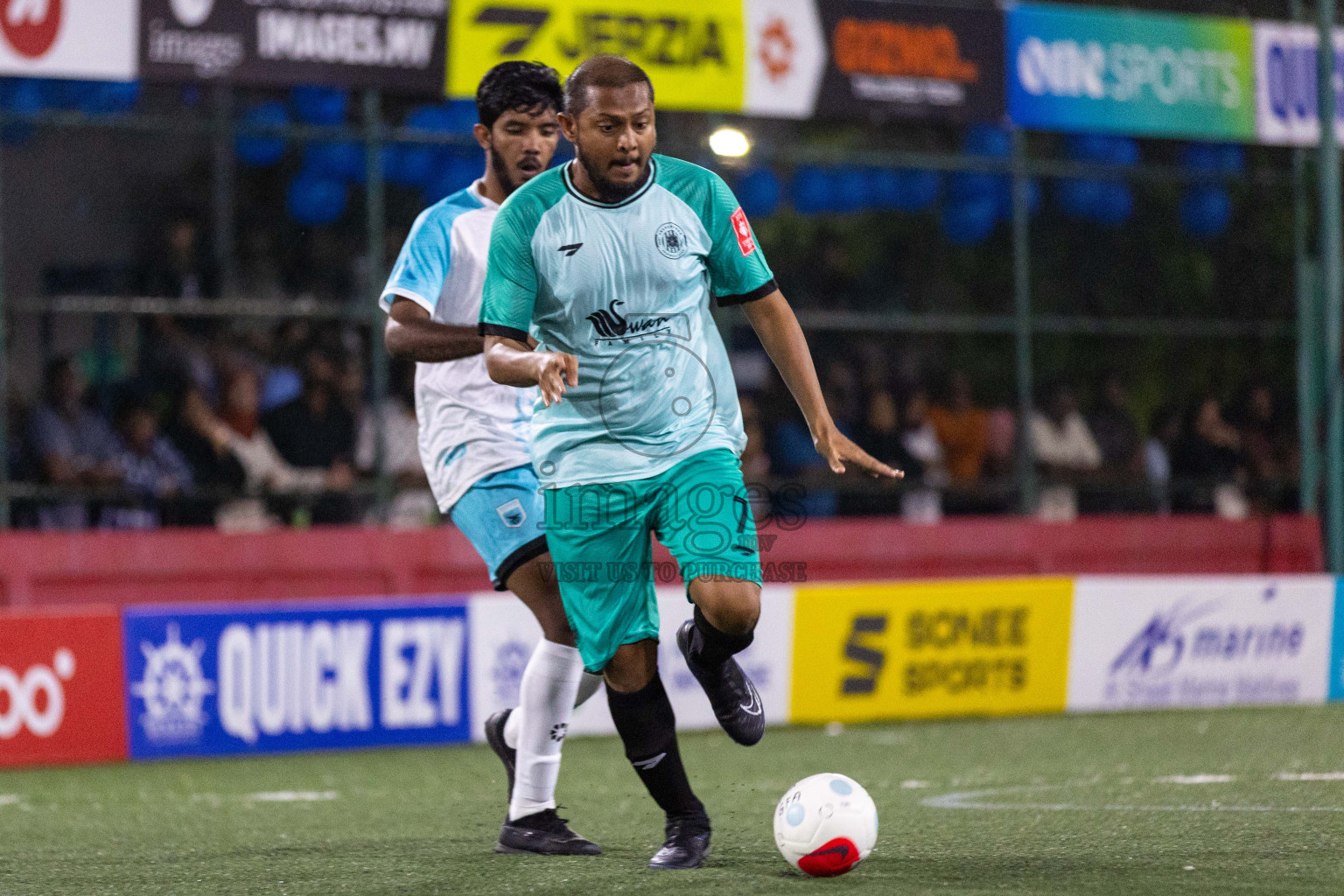 HA Thakandhoo vs HA Dhidhdhoo in Day 5 of Golden Futsal Challenge 2024 was held on Friday, 19th January 2024, in Hulhumale', Maldives
Photos: Ismail Thoriq / images.mv