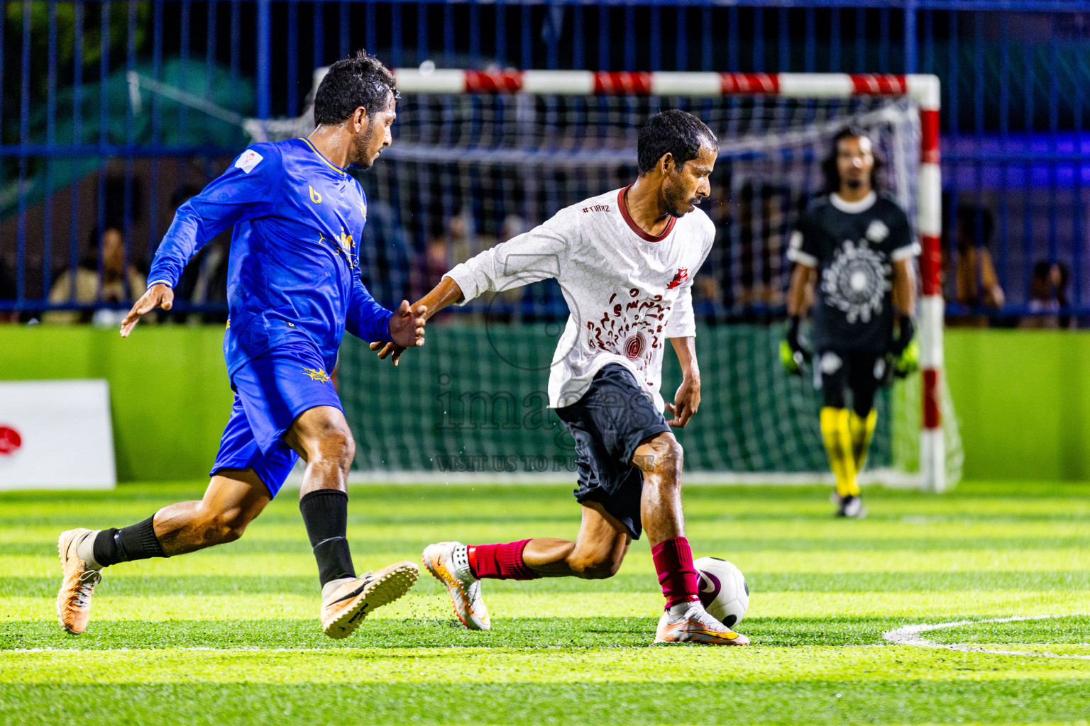 Dhunthari FC vs Friends in Day 6 of Eydhafushi Futsal Cup 2024 was held on Saturday, 13th April 2024, in B Eydhafushi, Maldives Photos: Nausham Waheed / images.mv