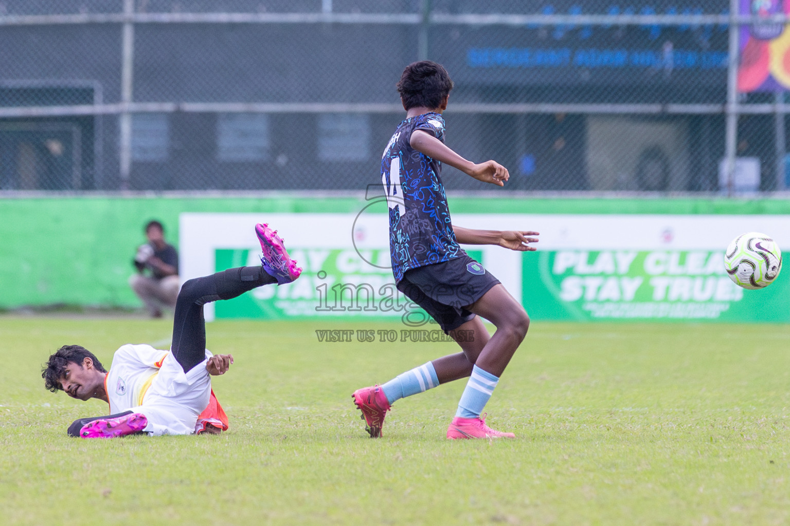 Club Eagles vs Super United Sports (U14) in Day 4 of Dhivehi Youth League 2024 held at Henveiru Stadium on Thursday, 28th November 2024. Photos: Shuu Abdul Sattar/ Images.mv