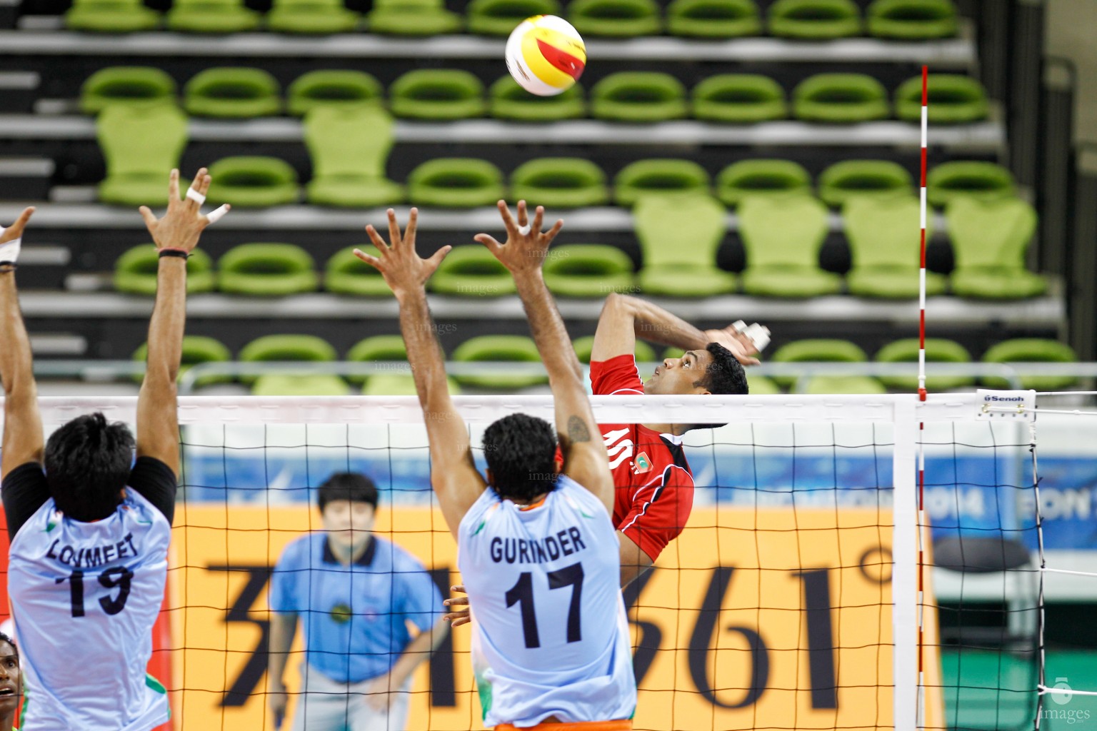 Maldivian volley team in Asian Games 2014 in Incheon, South Korea (Images.mv Photo/ Hussain Sinan).