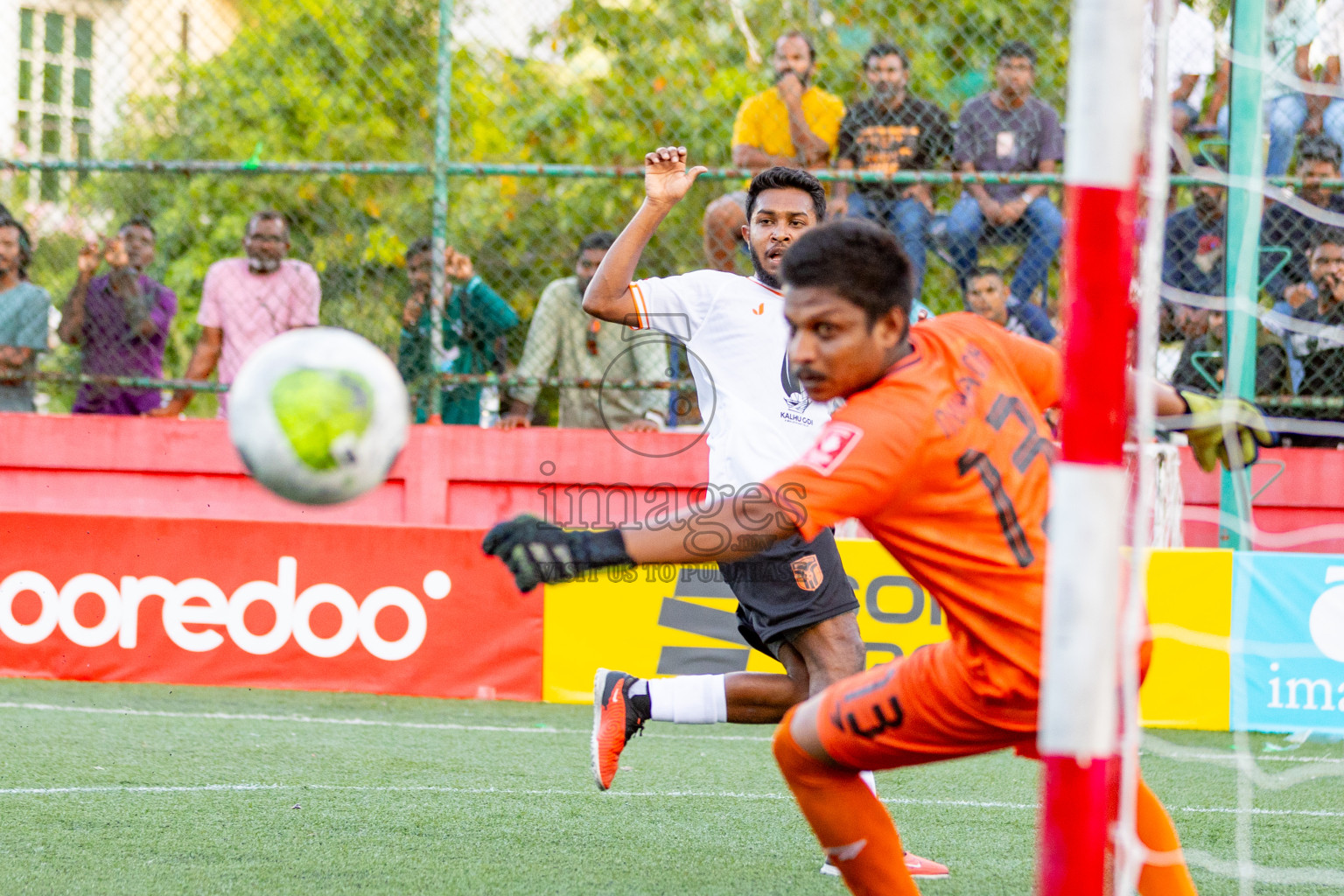 Th. Hirilandhoo VS Th. Guraidhoo in Day 6 of Golden Futsal Challenge 2024 was held on Saturday, 20th January 2024, in Hulhumale', Maldives 
Photos: Hassan Simah / images.mv