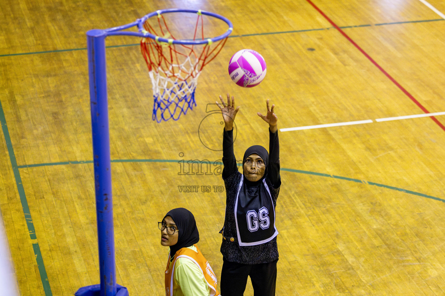 Kulhudhuffushi Youth & Recreation Club vs SC Shining Star in Division 1 of National Netball Tournament 2025 held in Social Center at Male', Maldives on Sunday, 25th May 2025. Photos: Hassan Simah / images.mv