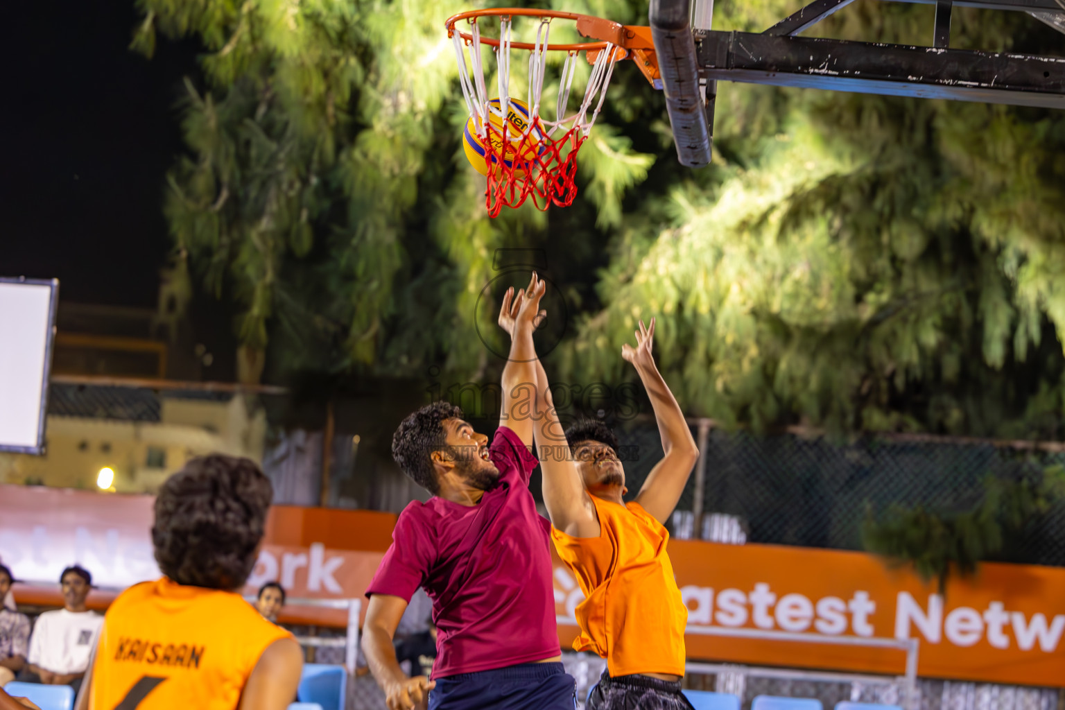 Day 2 of MILO Ramadan 3x3 Challenge 2024 was held in Ekuveni Outdoor Basketball Court at Male', Maldives on Wednesday, 13th March 2024.
Photos: Ismail Thoriq / images.mv