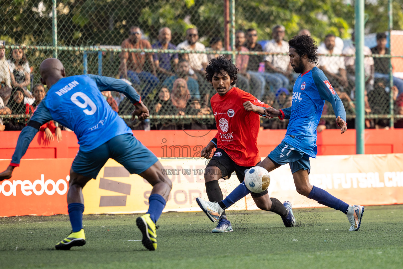 Th Dhiyamigili vs Th Omadhoo in Day 14 of Golden Futsal Challenge 2025 was held on Saturday, 18th January 2025, in Hulhumale', Maldives. 
Photos: Hassan Simah / images.mv