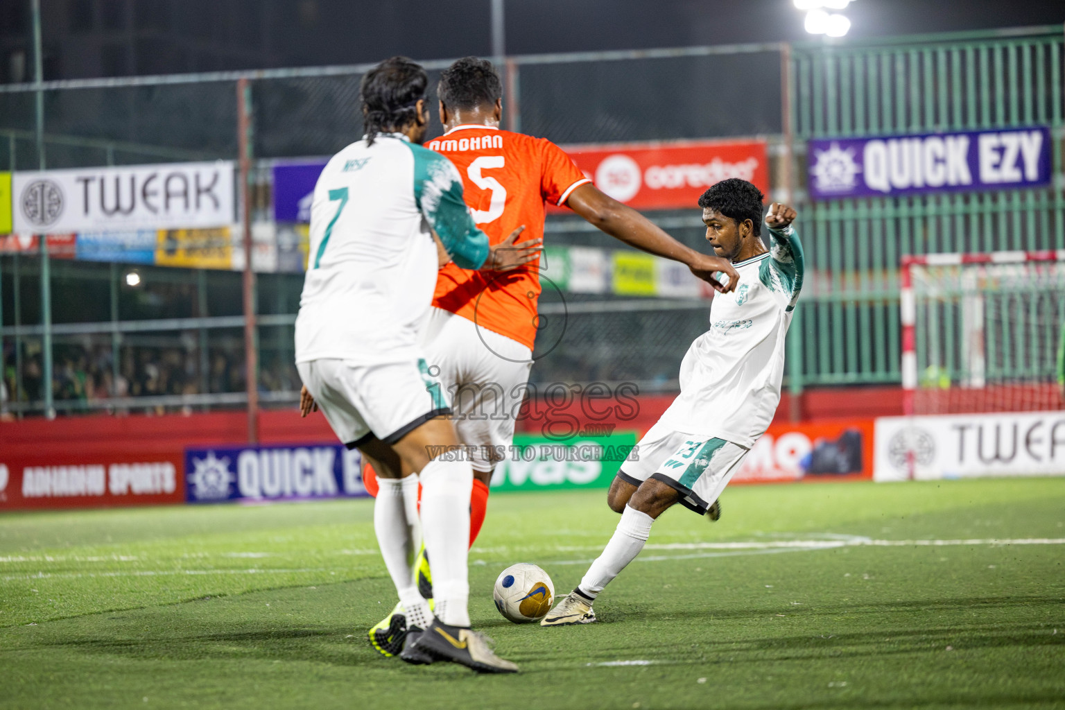HDh Nolhivaran vs HDh Kumundhoo in Day 13 of Golden Futsal Challenge 2025 was held on Friday, 17th January 2025, in Hulhumale', Maldives 
Photos: Hassan Simah / images.mv