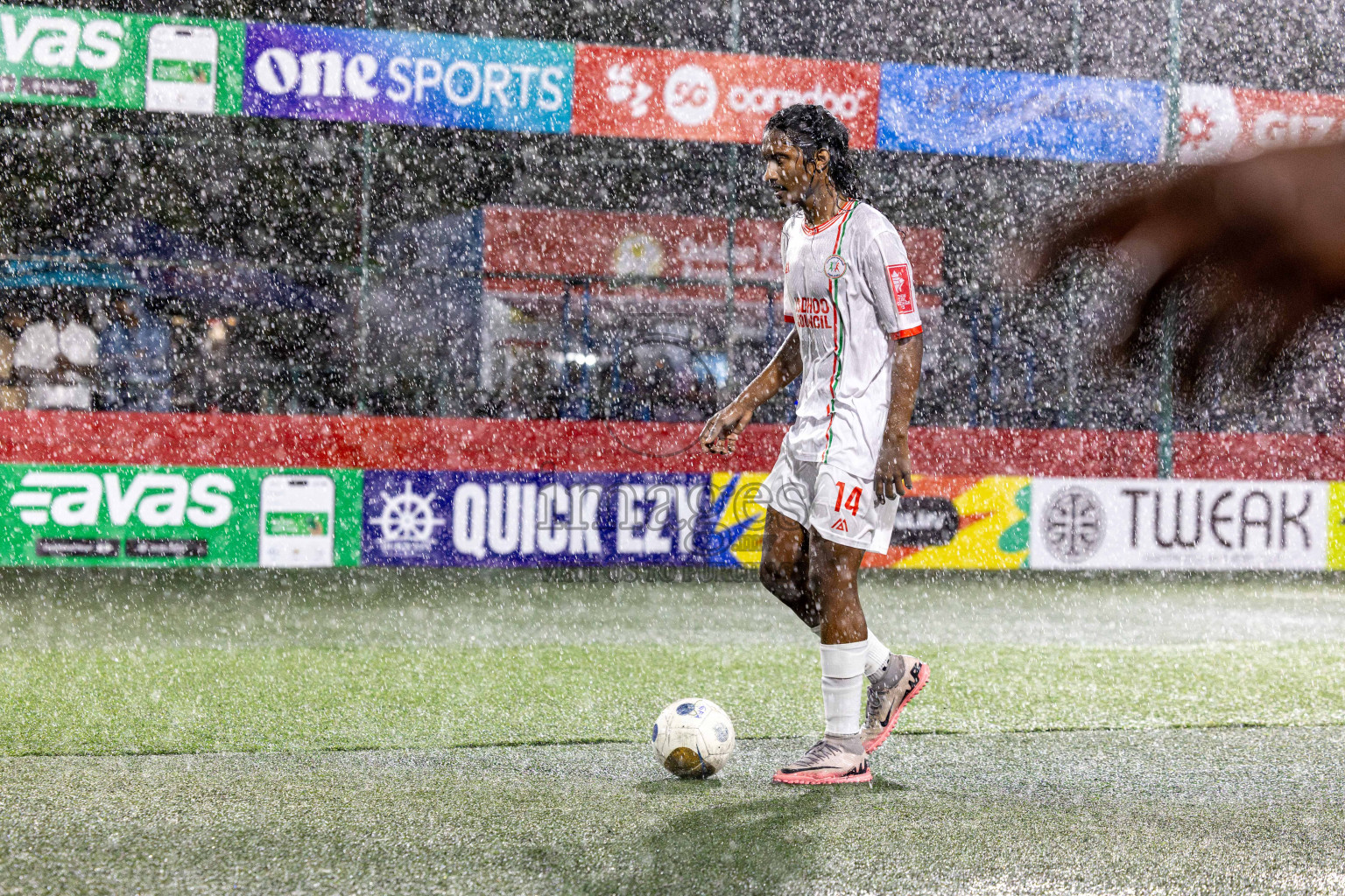 L. Isdhoo VS L. Mundoo in Day 18 of Golden Futsal Challenge 2025 was held on Wednesday, 22nd January 2025, in Hulhumale', Maldives. Photos: Nausham Waheed / images.mv