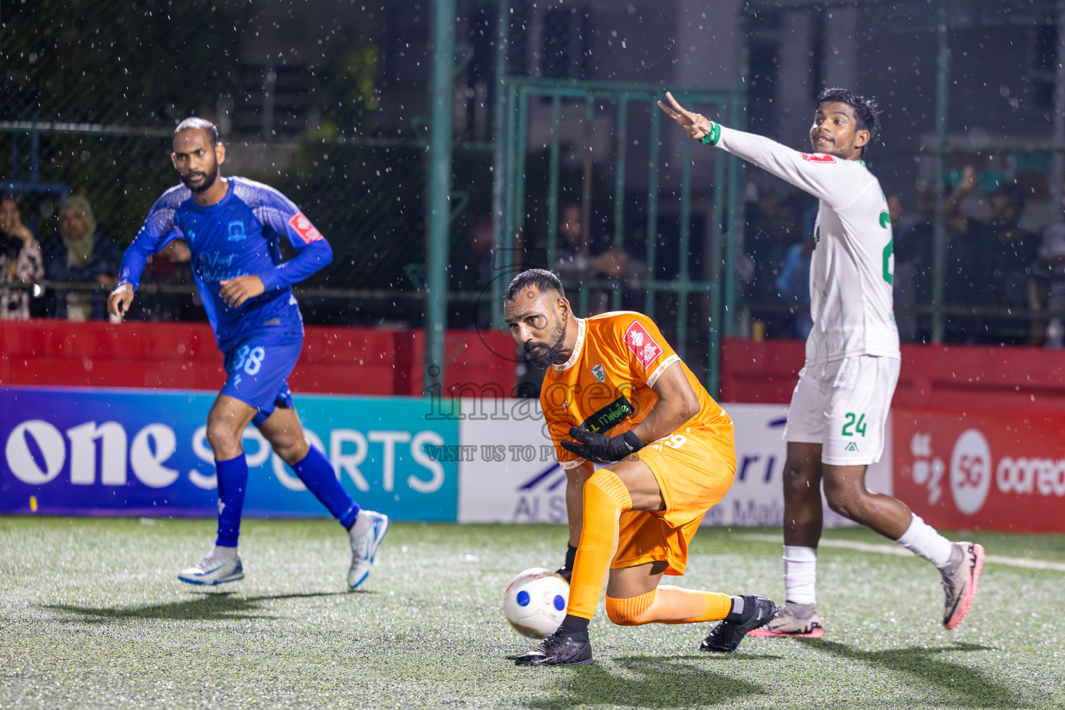 Sh Bileffahi vs Sh Narudhoo in Day 6 of Golden Futsal Challenge 2025 on Friday, 6th January 2025, in Hulhumale', Maldives
Photos: Ismail Thoriq / images.mv