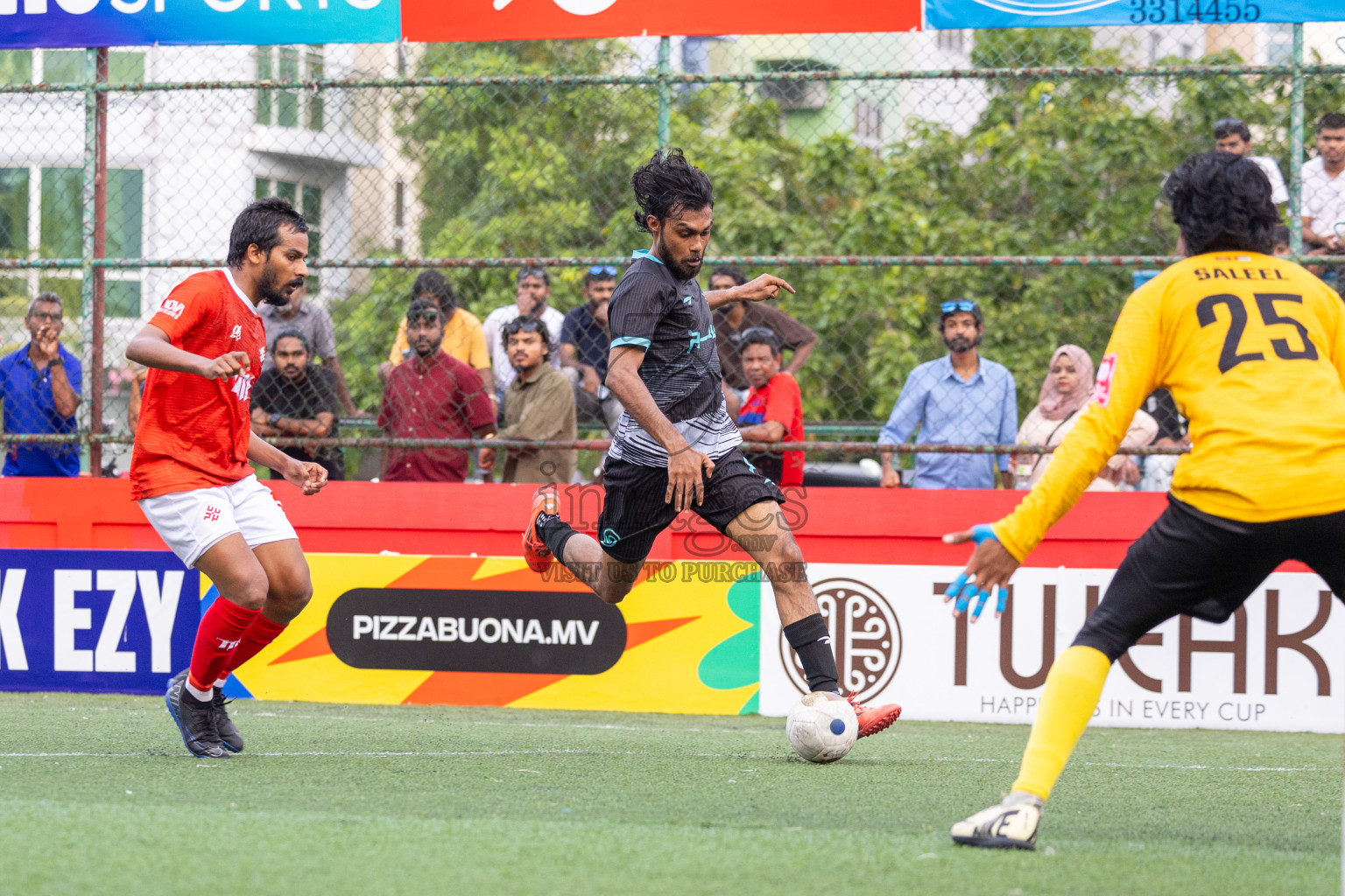 K Kaashidhoo vs K Thulusdhoo in Day 15 of Golden Futsal Challenge 2025 was held on Sunday, 19th January 2025, in Hulhumale', Maldives. Photos: Mohamed Mahfooz Moosa / images.mv