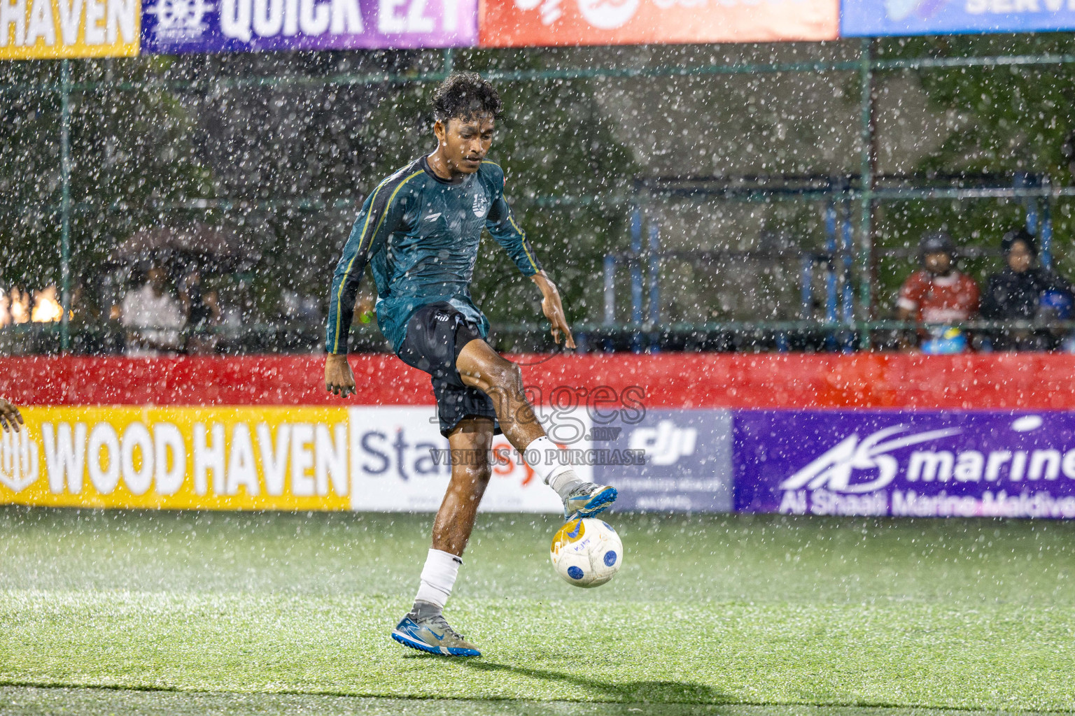 K Gulhi VS K Kaashidhoo on Day 20 of Golden Futsal Challenge 2025 was held on Friday, 24 January 2025, in Hulhumale', Maldives. 
Photos: Hassan Simah / images.mv