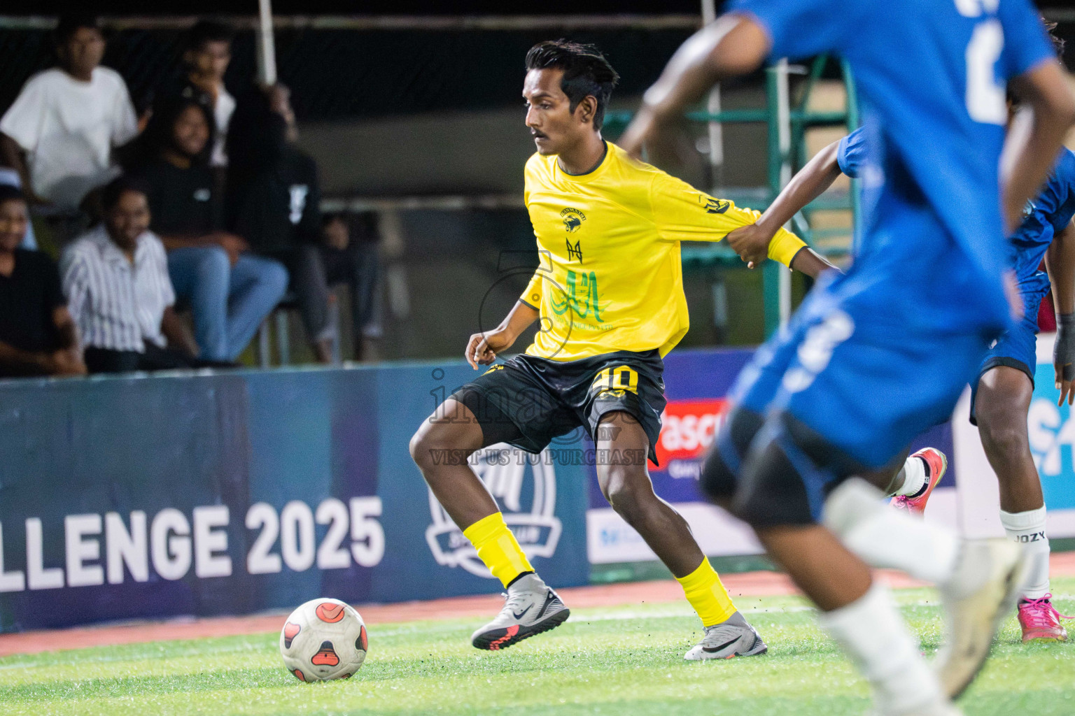 Foemathi JR VS Kanmathi SC in Day 3 - Fonadhoo Youth Futsal Challenge 2025 held in Fonadhoo Futsal Stadium, L. Fonadhoo, Maldives on Tuesdat, 28th October 2025 Photos: Arif Rasheed / images.mv