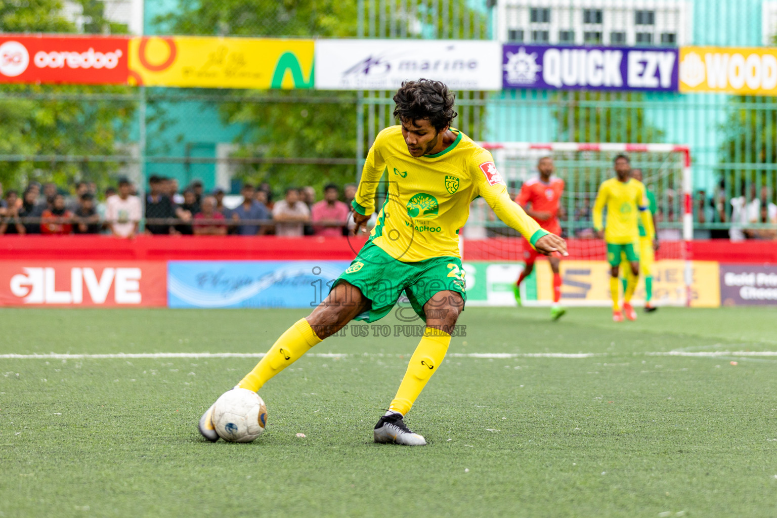 GDh Vaadhoo VS GDh Thinadhoo in Atoll Round Semi-Final on Day 20 of Golden Futsal Challenge 2025 was held on Friday, 24 January 2025, in Hulhumale', Maldives. Photos: Hassan Simah / images.mv