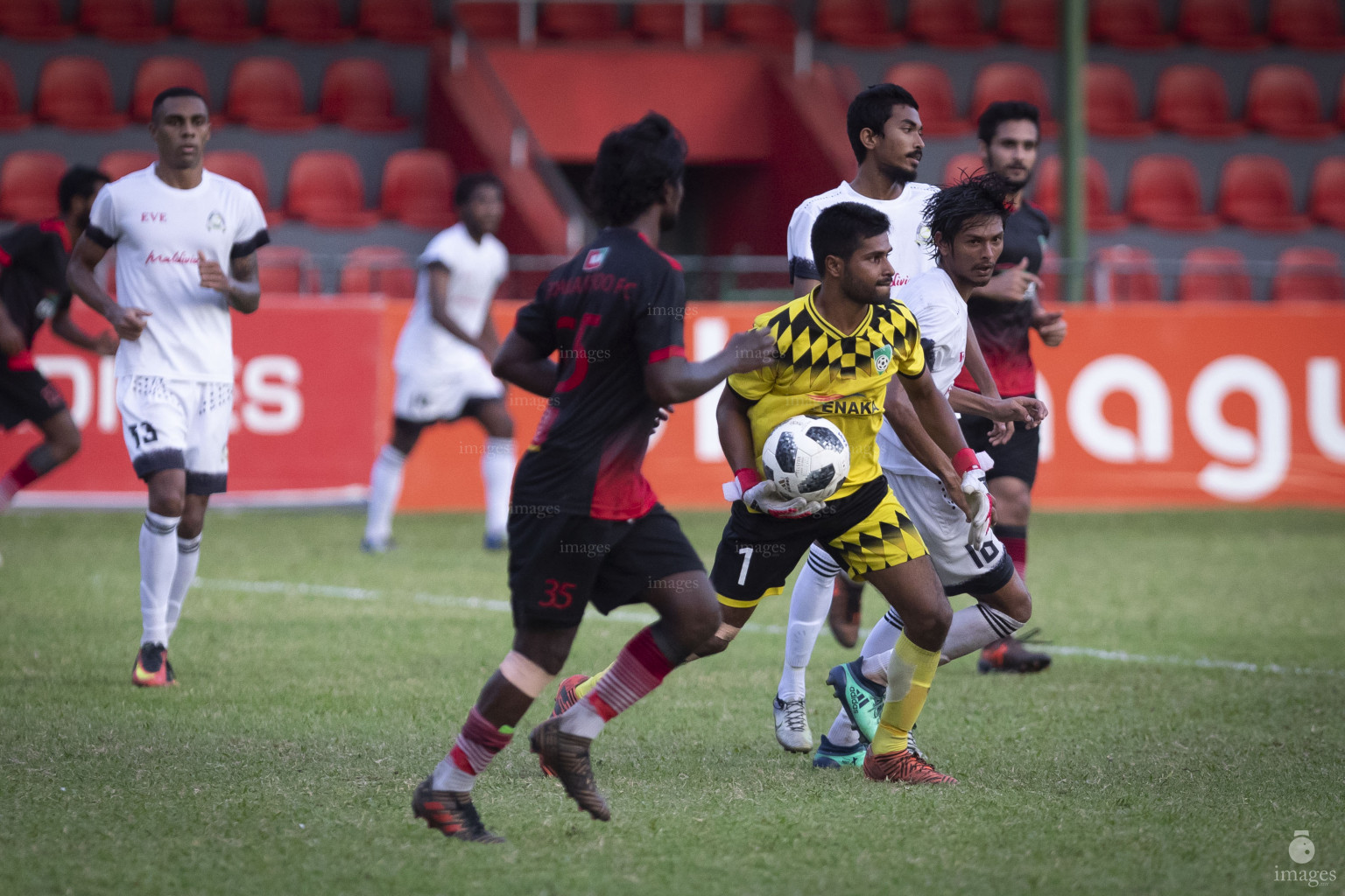 Dhiraagu Dhivehi Premier League 2018 - Green Streets vs Foakaidhoo in Male, Maldives, Monday  November 26, 2018. (Images.mv Photo/ Abdulla Abeedh)