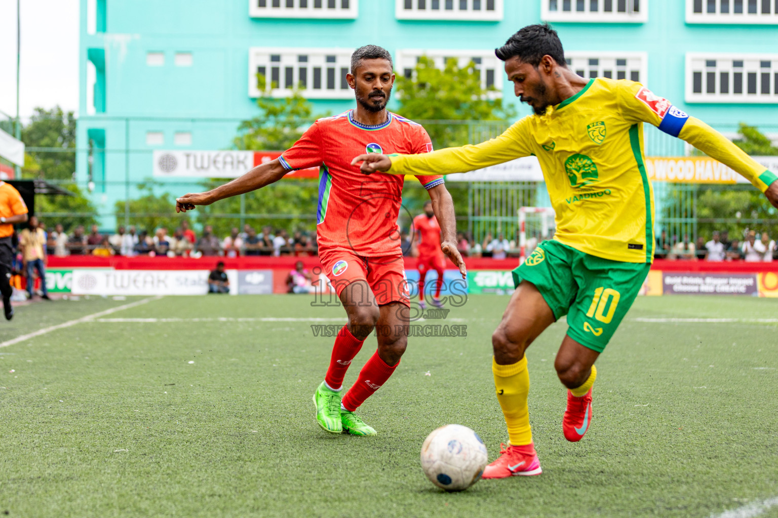 GDh Vaadhoo VS GDh Thinadhoo in Atoll Round Semi-Final on Day 20 of Golden Futsal Challenge 2025 was held on Friday, 24 January 2025, in Hulhumale', Maldives. Photos: Hassan Simah / images.mv