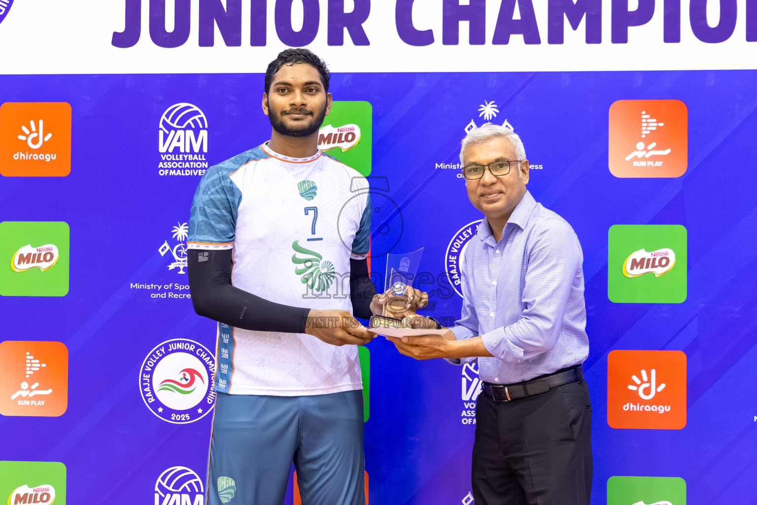 ADh. Maamigili vs Lh. Naifaru in the Finals of MILO Raajje Volley Junior Championship 2025 (U19 Boys) was held in Social Center Indoor Hall, Maldives on Sunday, 28th September 2025. Photos: Mohamed Mahfooz Moosa / images.mv
