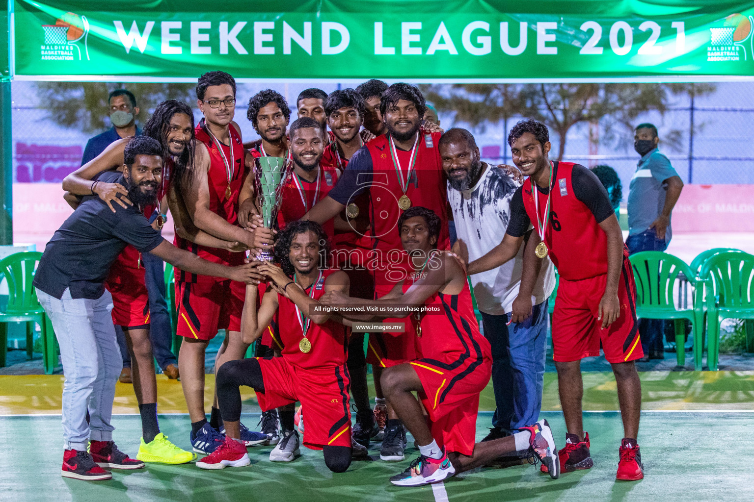 Finals of Weekend League 2021 was held on Monday, 6th December 2021, at Ekuveni Outdoor Basketball court Photos: Ismail Thoriq / images.mv