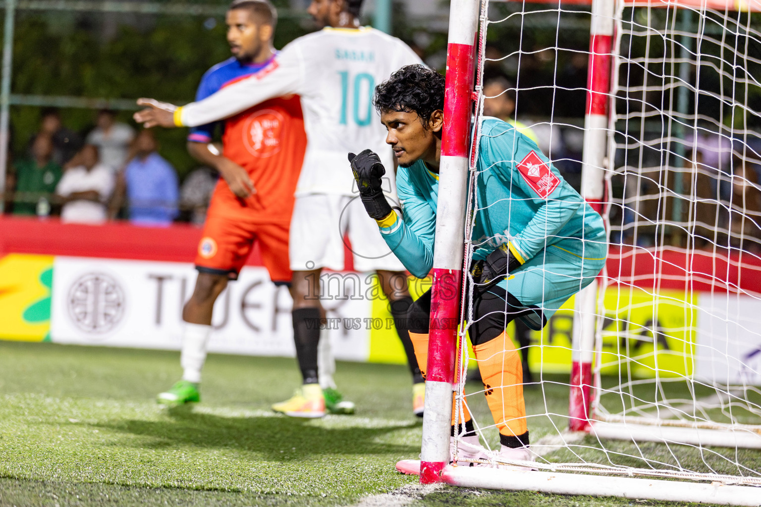 S Maradhoo vs S Meedhoo in Day 12 of Golden Futsal Challenge 2025 was held on Thursday, 16th January 2025, in Hulhumale', Maldives.
Photos: Hassan Simah / images.mv