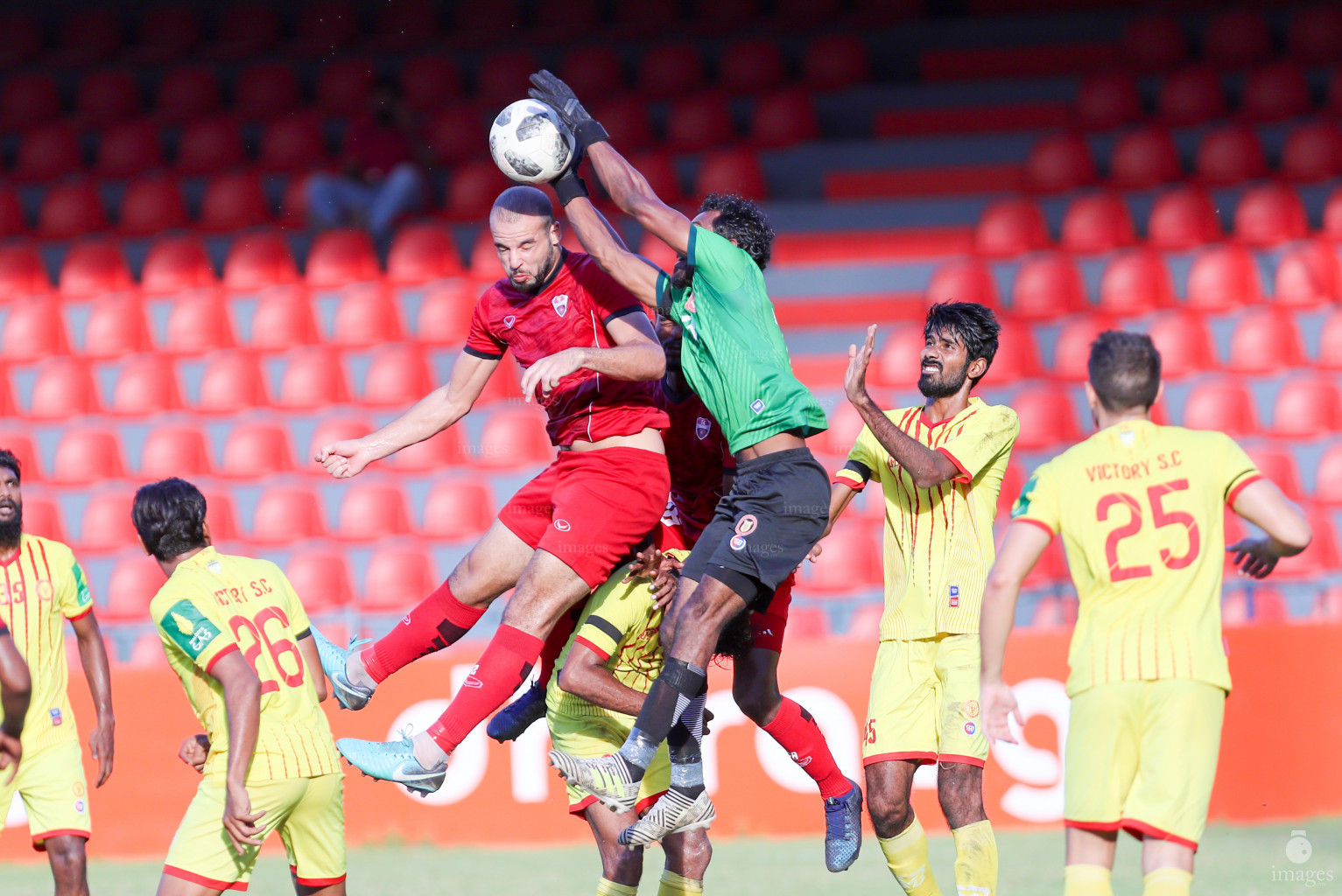 TC Sports Club vs Victory Sports Club in Dhiraagu Dhivehi Premier League 2018 in Male, Maldives, Monday  October 22, 2018. (Images.mv Photo/Suadh Abdul Sattar)