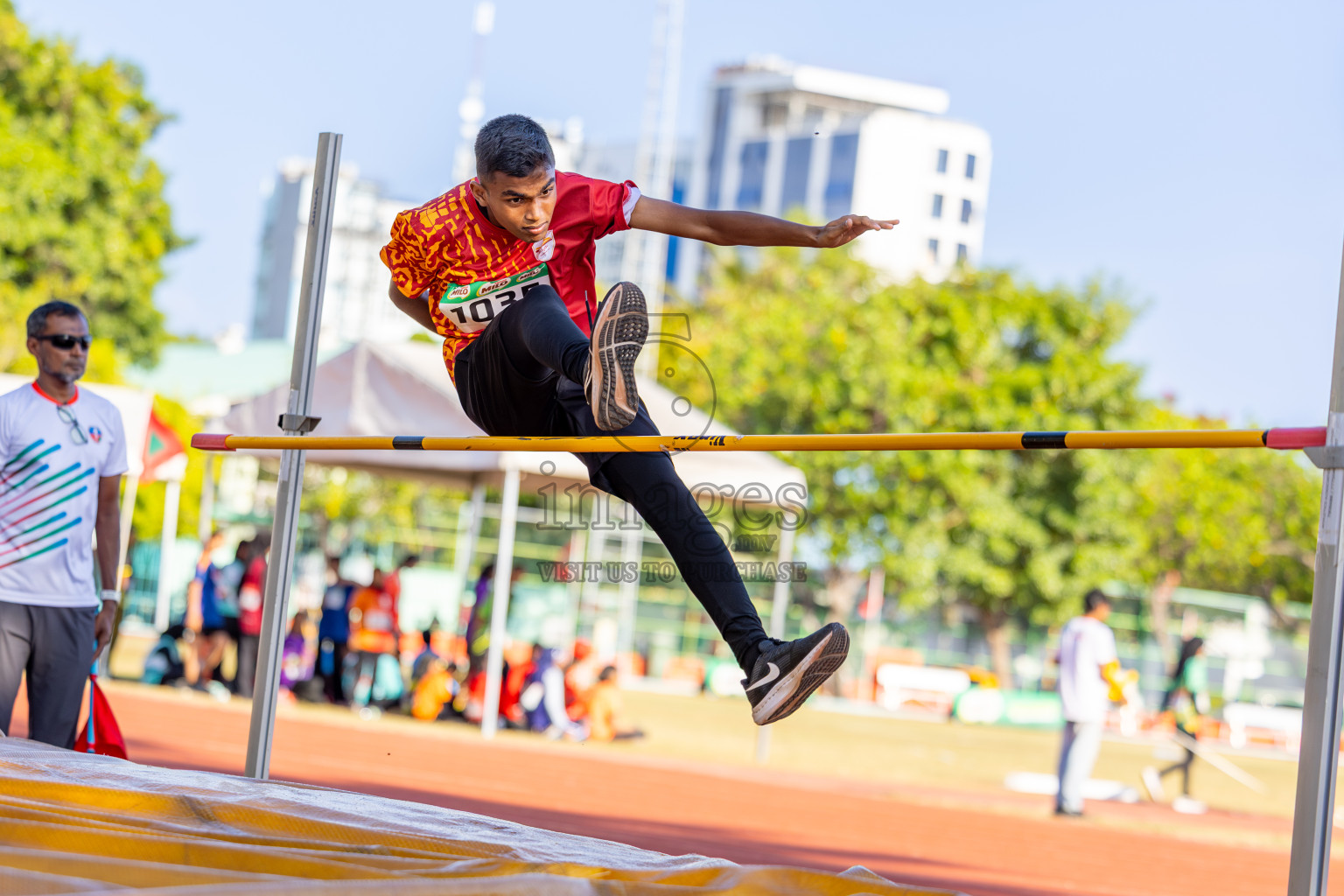 Day 1 of Inter-school Athletics Championship 2025 held in Ekuveni Synthetic Track, Male', Maldives on Monday, 06th October 2025. Photos by: Nausham Waheed, Areef, Ismail Thoriq / Images.mv