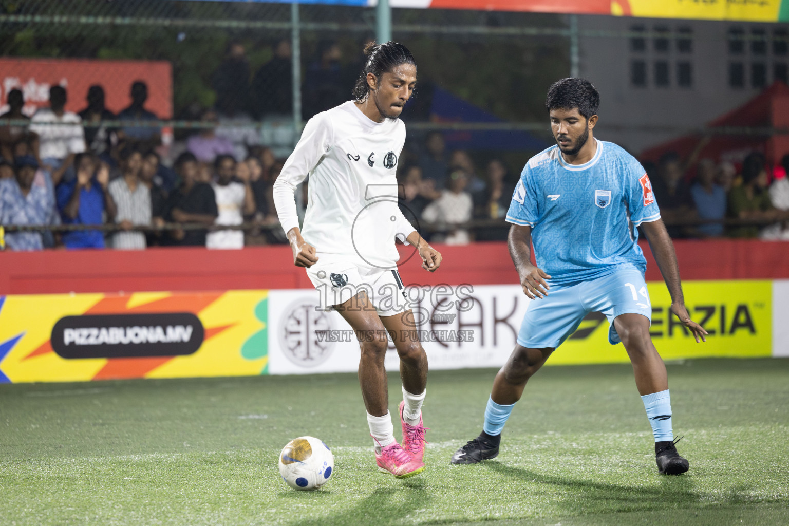 HA Ihavandhoo vs HA Dhidhdhoo in Day 13 of Golden Futsal Challenge 2025 was held on Friday, 17th January 2025, in Hulhumale', Maldives 
Photos: Hassan Simah / images.mv