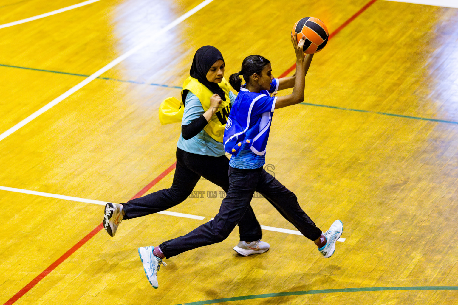 MV Netters vs Kulhudhuhfushi Youth & Recreation Club in Day 5 of 21st National Netball Tournament was held in Social Canter at Male', Maldives on Monday, 20th May 2024. Photos: Nausham Waheed / images.mv