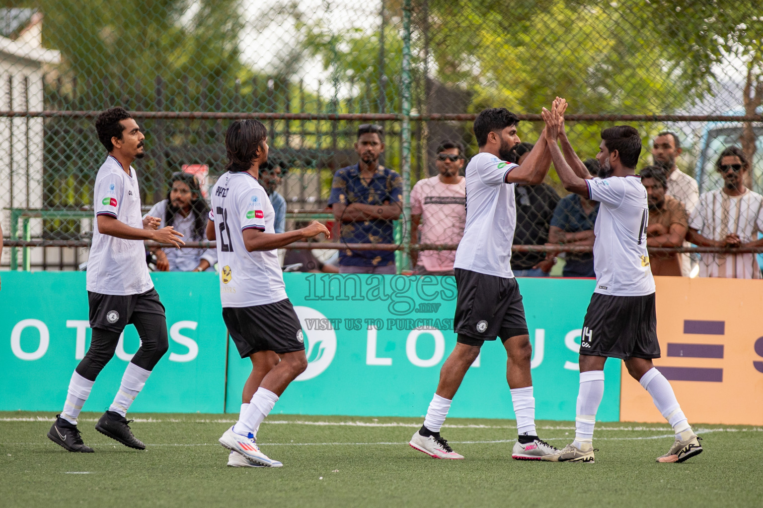 TRADENET VS KULHIVARU VUZARA CLUB in Club Maldives Classic 2024 held in Rehendi Futsal Ground, Hulhumale', Maldives on Friday, 6th September 2024. 
Photos: Hassan Simah / images.mv