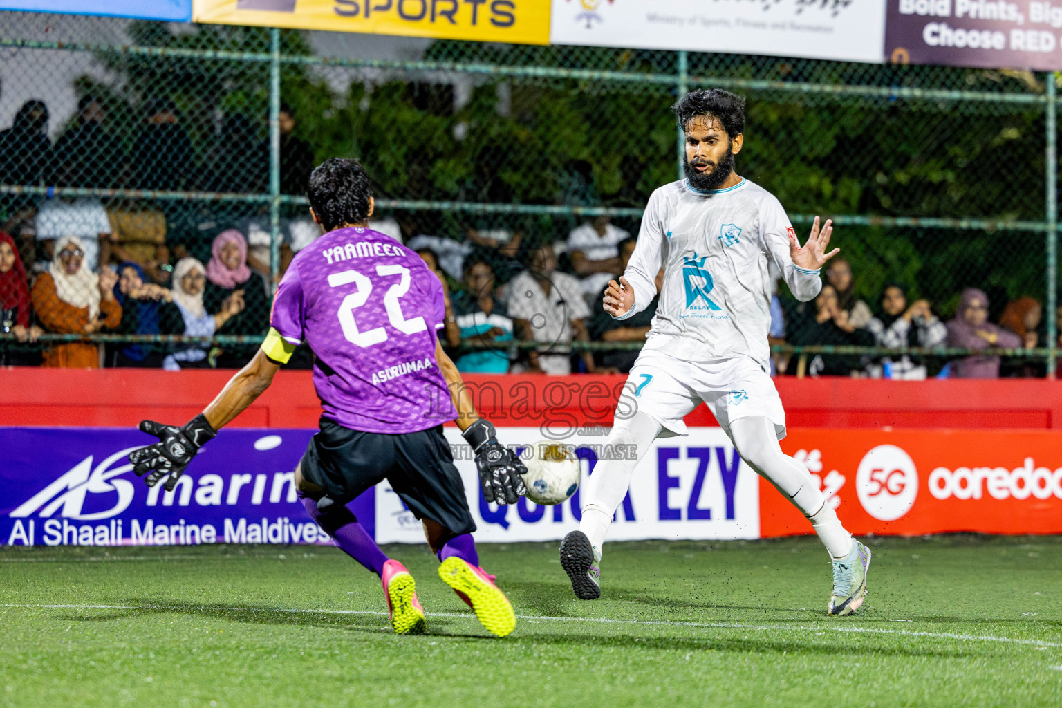 AA. Thoddoo VS ADh. Mahibadhoo in zone round on Day 32 of Golden Futsal Challenge 2025 was held on Wednesday , 5th February 2025, in Hulhumale', Maldives. 
Photos: Hassan Simah / images.mv