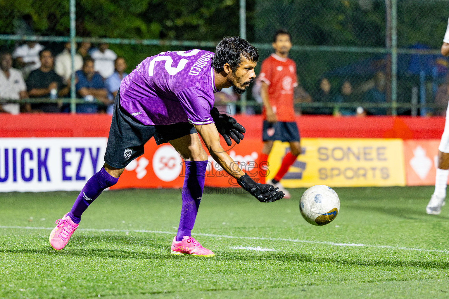 AA. Thoddoo VS ADh. Mahibadhoo in zone round on Day 32 of Golden Futsal Challenge 2025 was held on Wednesday , 5th February 2025, in Hulhumale', Maldives. 
Photos: Hassan Simah / images.mv
