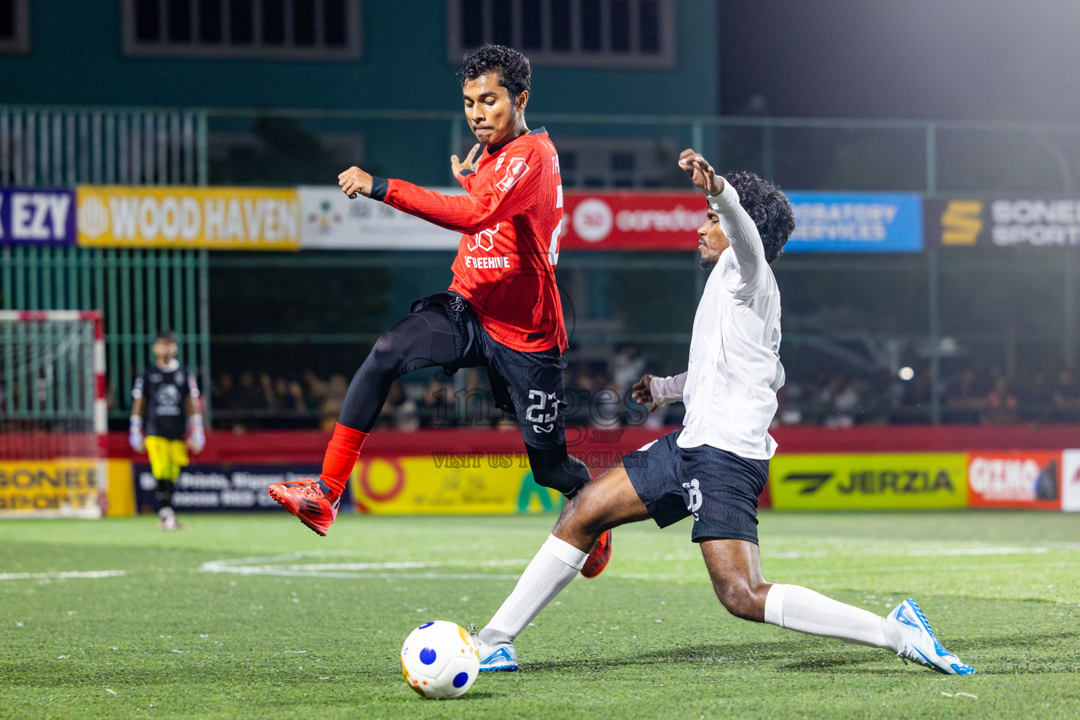 Th Omadhoo vs Th Thimarafushi in Day 18 of Golden Futsal Challenge 2025 was held on Wednesday, 22nd January 2025, in Hulhumale', Maldives. Photos: Nausham Waheed / images.mv