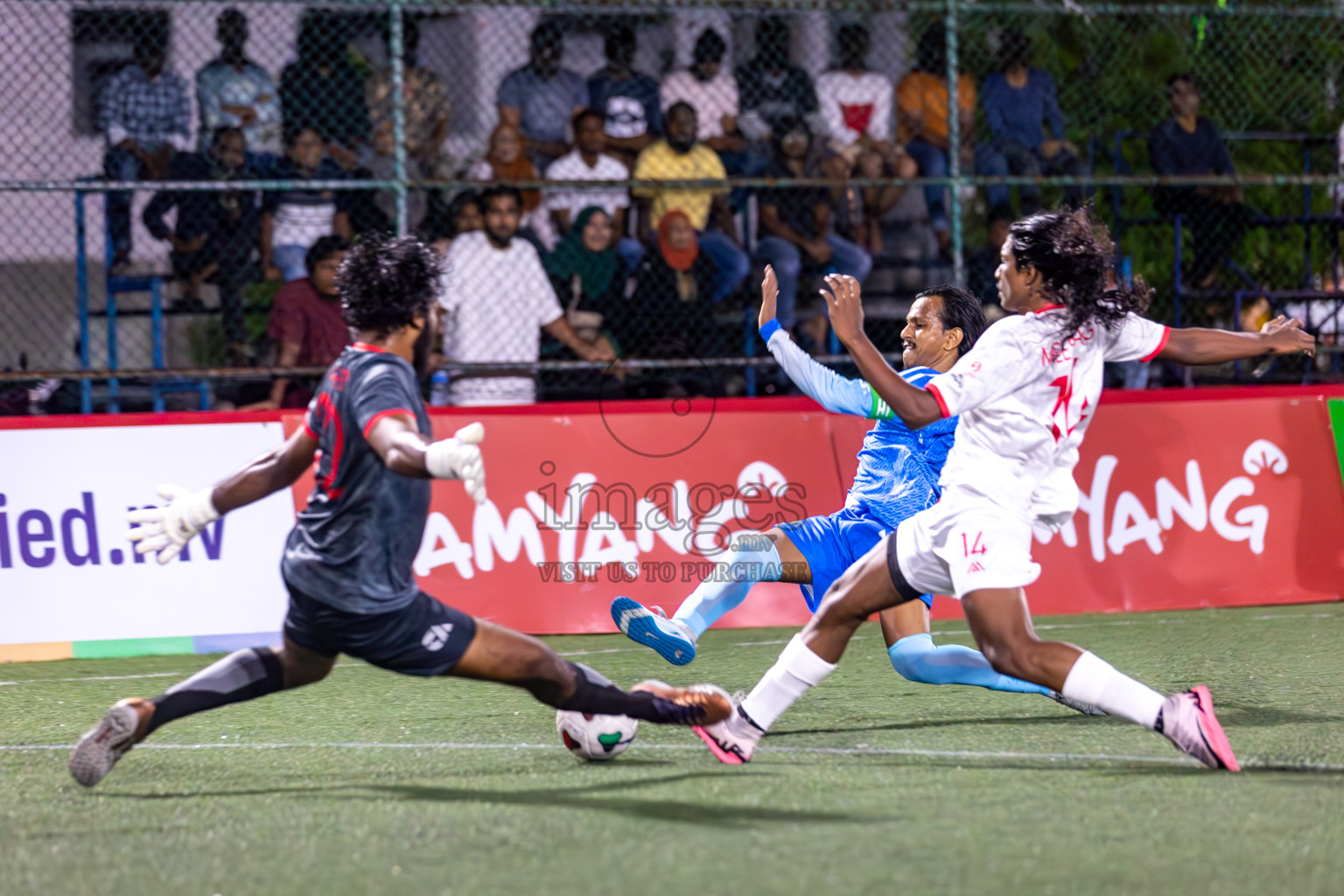 Club Fen vs Club Aasandha in Club Maldives Cup 2024 held in Rehendi Futsal Ground, Hulhumale', Maldives on Friday, 27th September 2024. 
Photos: Hassan Simah / images.mv