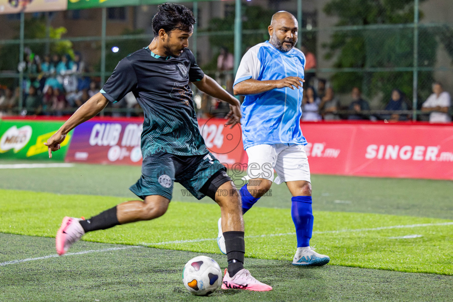 KHAARIJEE VS SDFC in Club Maldives Classic 2024 held in Rehendi Futsal Ground, Hulhumale', Maldives on Friday, 6th September 2024. 
Photos: Hassan Simah / images.mv