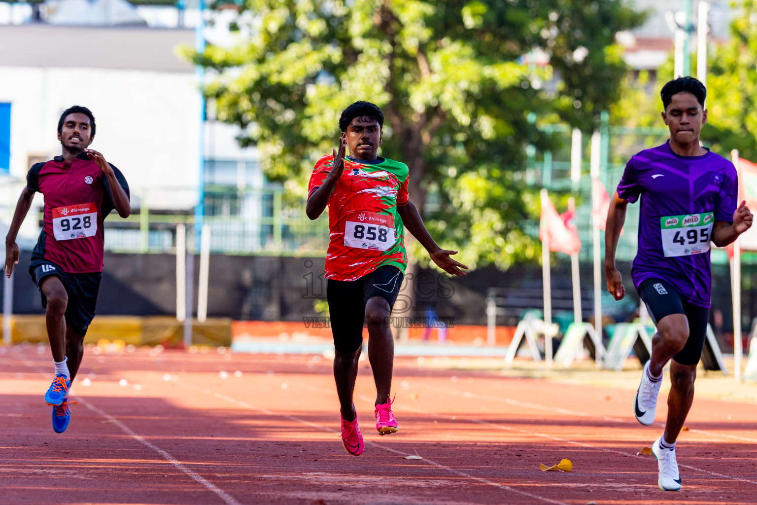 Day 2 of Inter-school Athletics Championship 2025 held in Ekuveni Synthetic Track, Male', Maldives on Tuesday, 07th October 2025. Photos by: Nausham Waheed / Images.mv