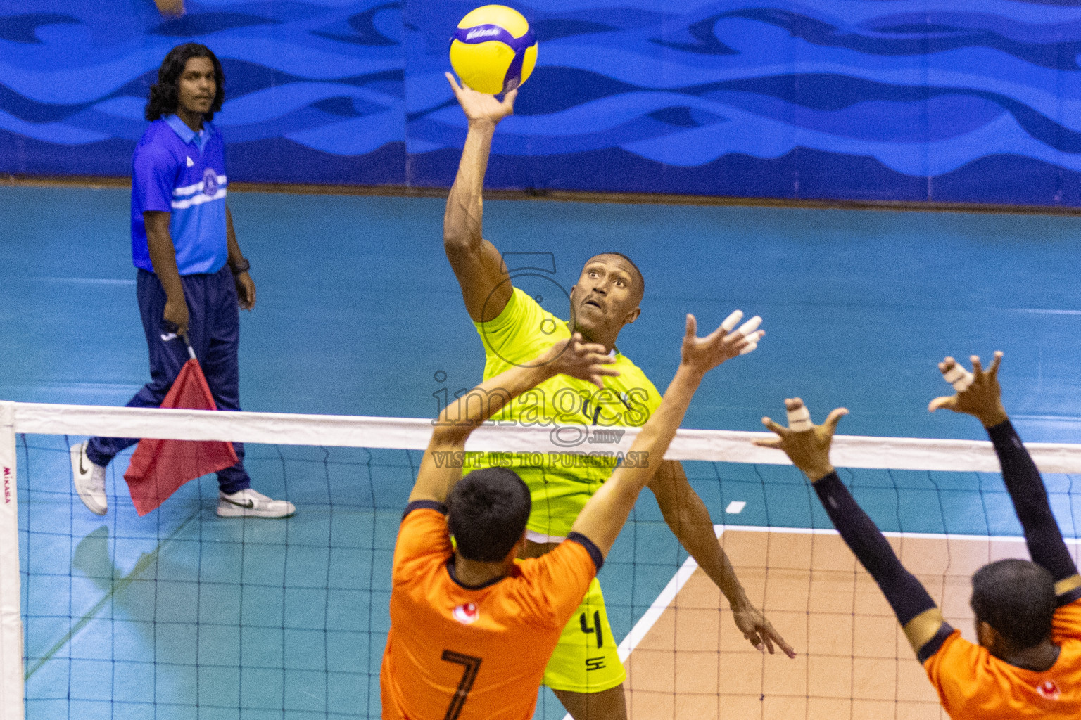 Final of Men's Division of Volleyball Association Cup 2023 held in Male', Maldives on Tuesday, 26th December 2023 at Social Center Indoor Hall Photos By: Nausham Waheed /images.mv