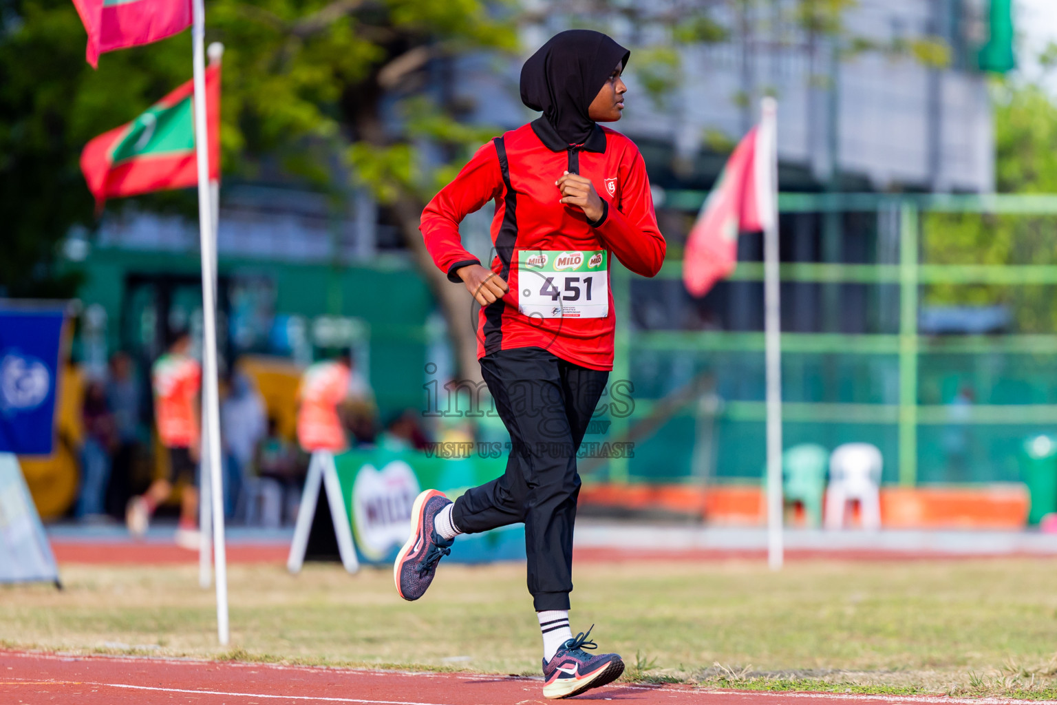 Day 2 of Inter-school Athletics Championship 2025 held in Ekuveni Synthetic Track, Male', Maldives on Tuesday, 07th October 2025. Photos by: Nausham Waheed / Images.mv