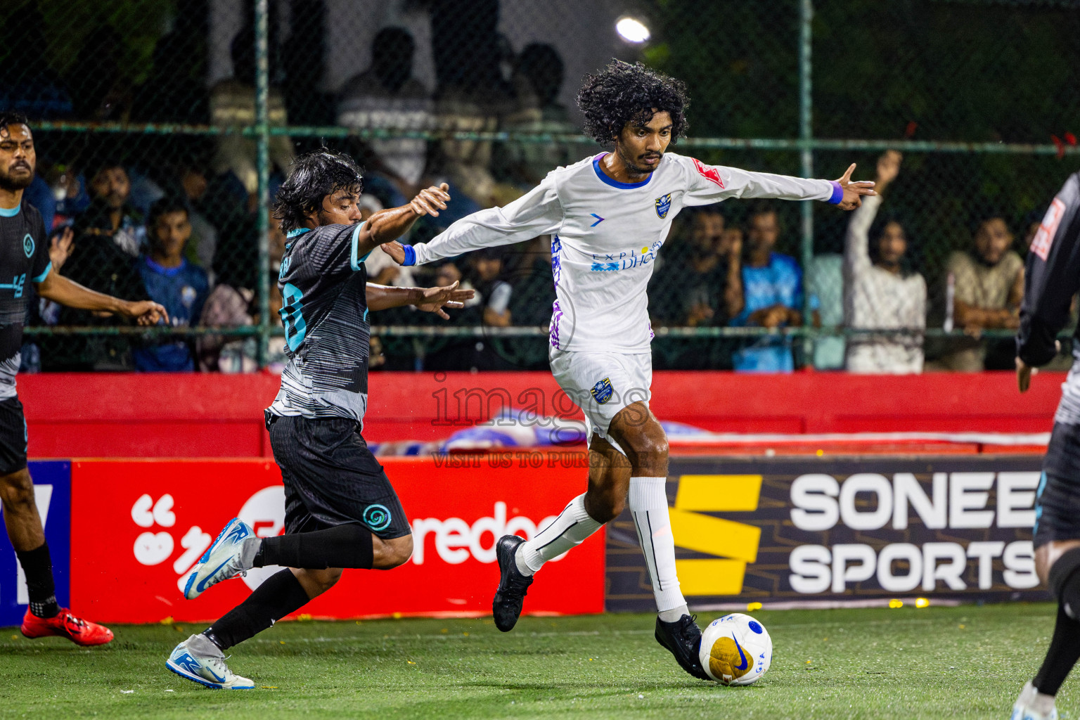K Guraidhoo vs K Thulusdhoo on Day 18 of Golden Futsal Challenge 2025 was held on Thursday, 23rd January 2025, in Hulhumale', Maldives. Photos: Nausham Waheed / images.mv