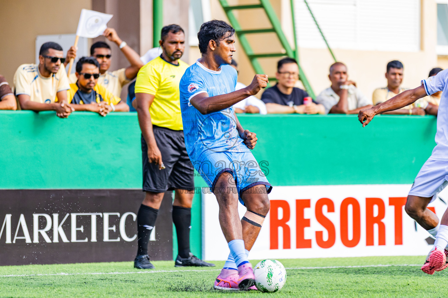 Velassaru vs Ozen Bolifushi in Resort League 2025 (South Male Zone) day 3 was held on Tuesday, 30th September 2025 in Crossroads's Maldives, Photos: Areef Adam / images.mv