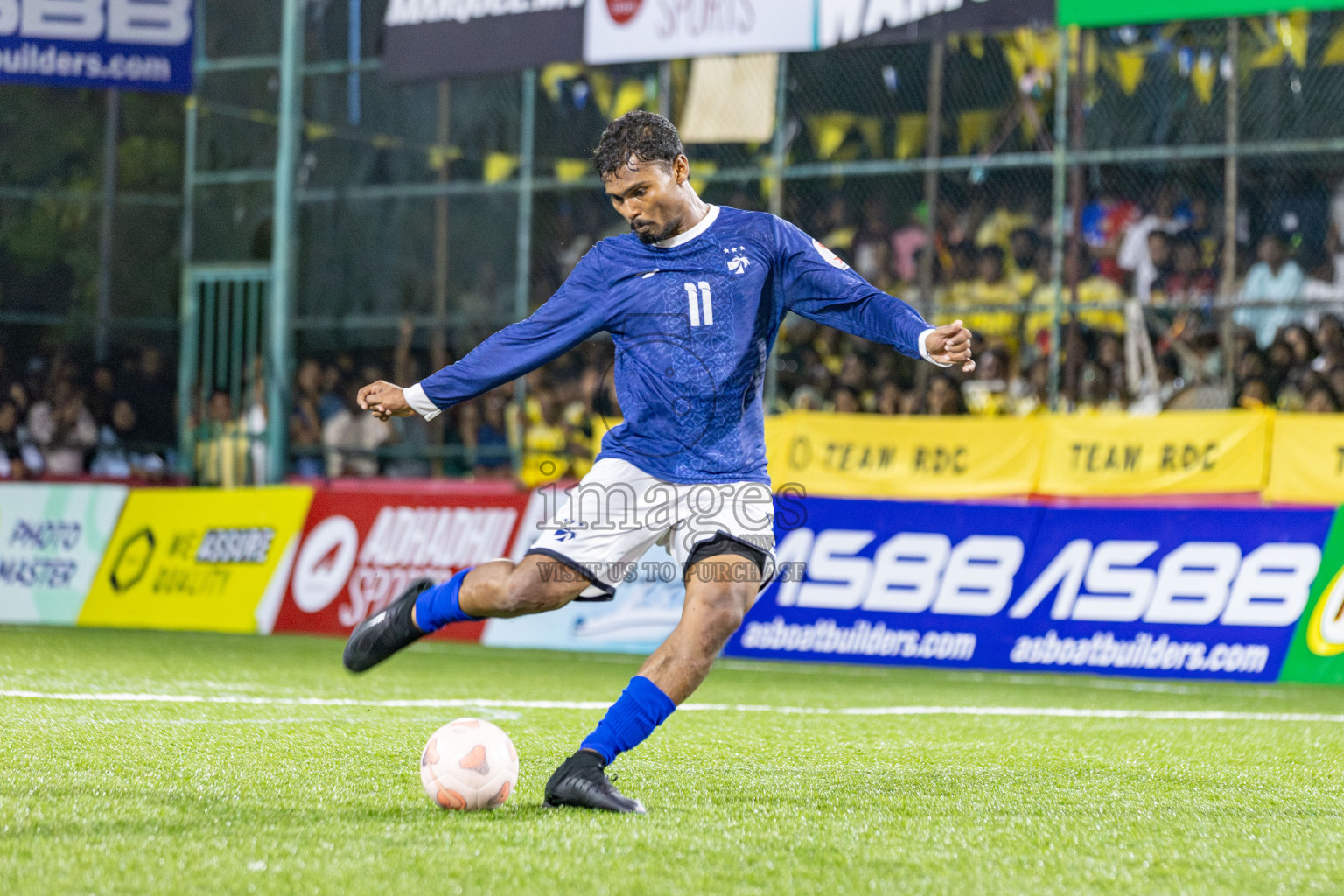 RRC vs MACL in the Quarter Finals of Club Maldives Cup 2025 was held in Rehendhi Futsal Ground, Hulhumale', Maldives on Friday, 17th October 2025. 
Photos: Ismail Thoriq, Hassan Simah / images.mv