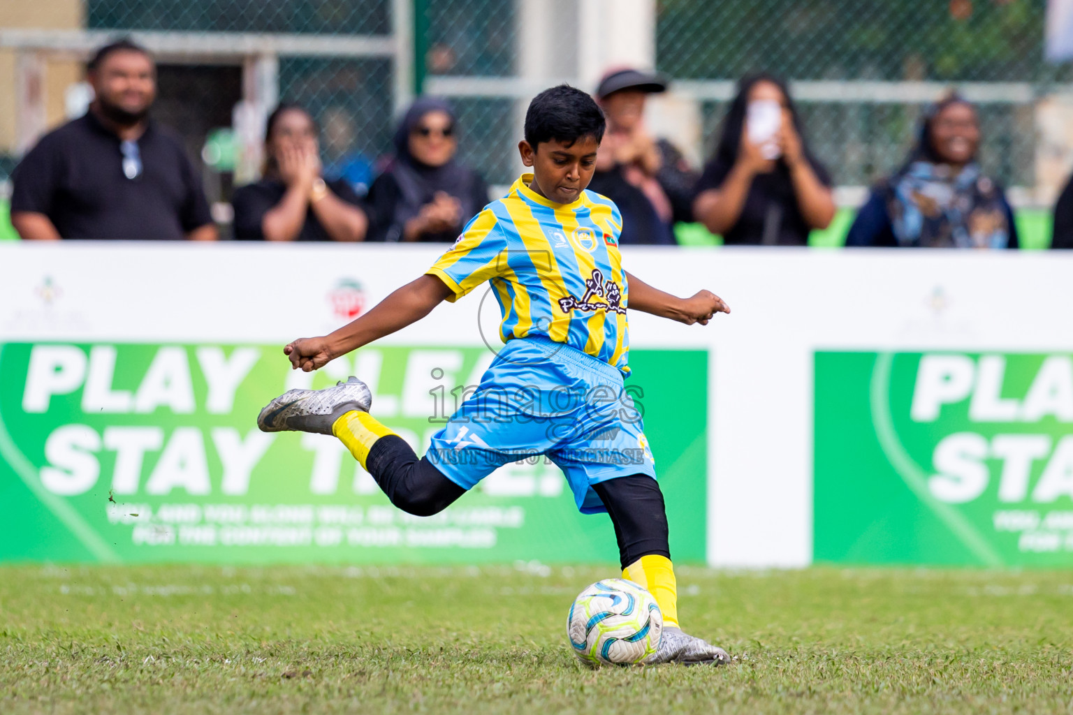 Under 12 United Victory vs Valancia on day 3 of Dhivehi Youth League 2024 held at Henveiru Stadium on Saturday, 23rd November 2024. Photos: Nausham Waheed/ Images.mv