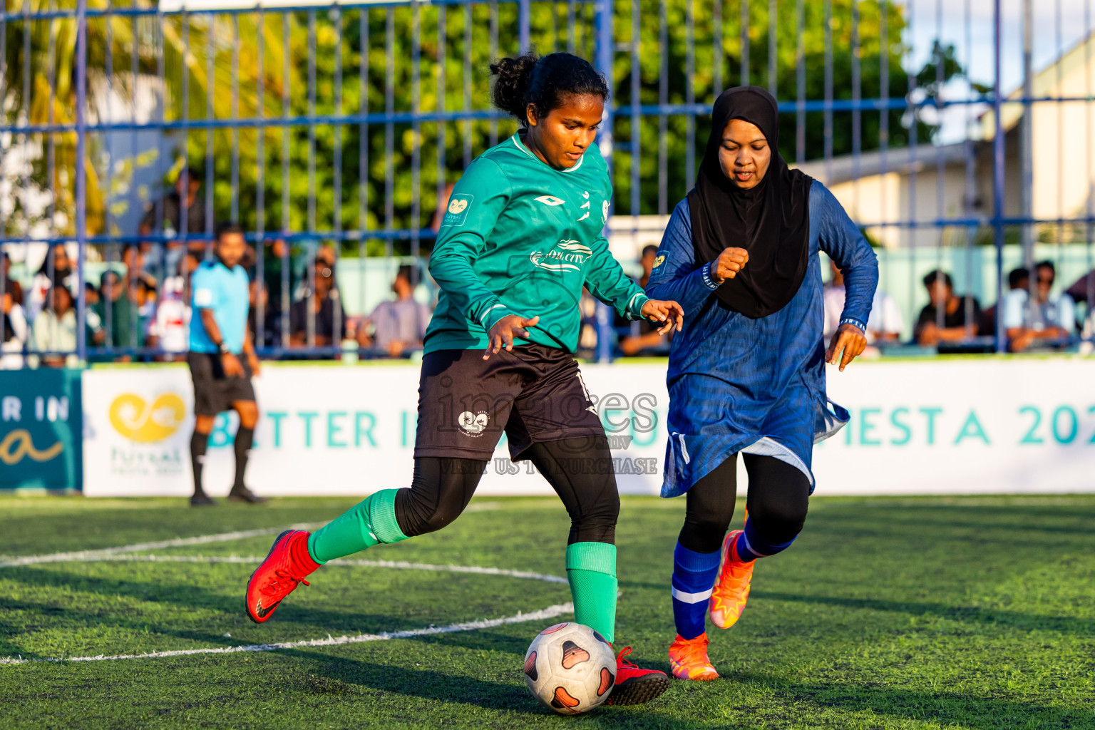 Goidhoo vs Hithaadhoo in Day 4 of Better in Baa Futsal Fiesta 2025 Woman's division held in B. Eydhafushi, Maldives on Saturday, 8th November 2025. Photos: Nausham Waheed / images.mv