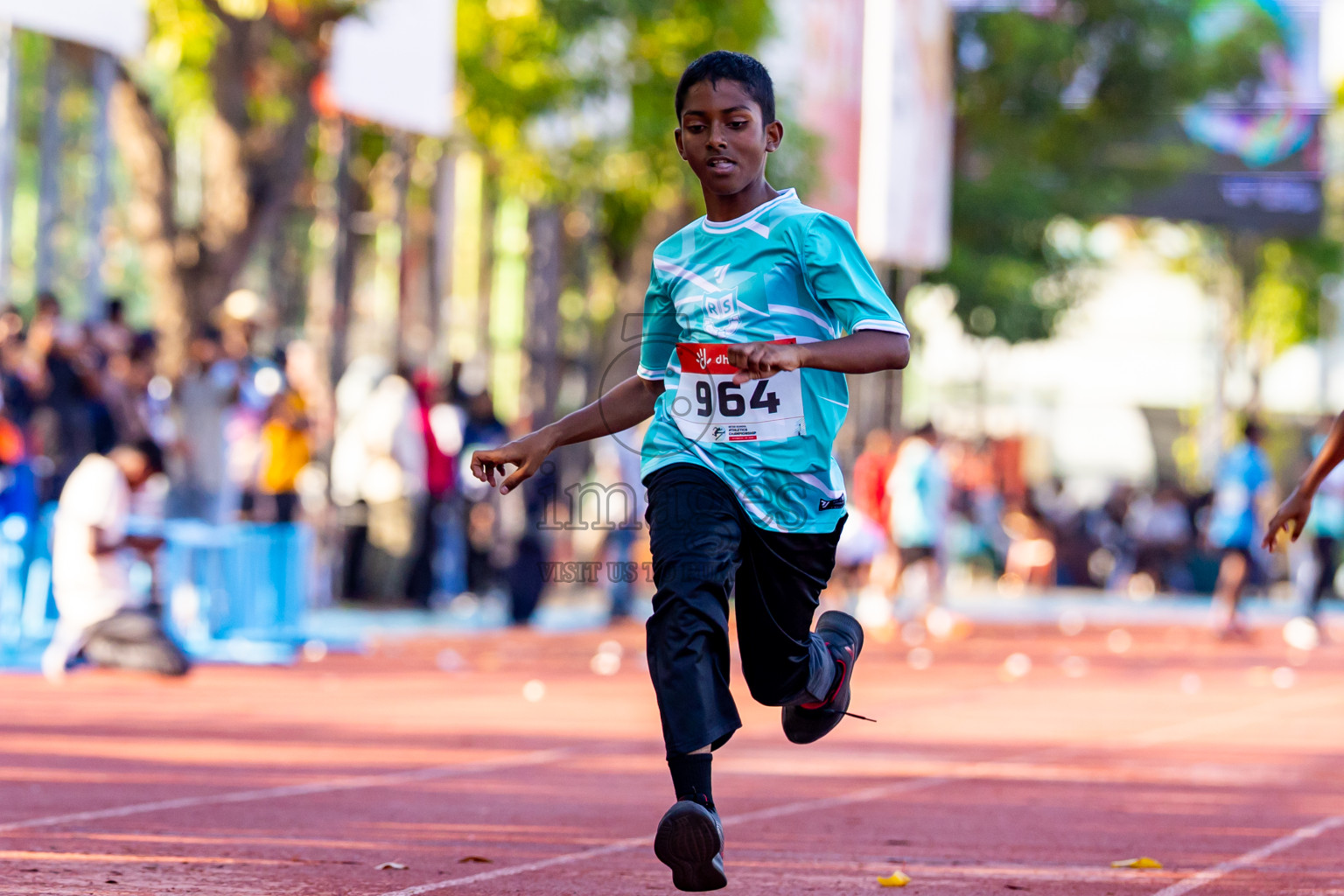Day 2 of Inter-school Athletics Championship 2025 held in Ekuveni Synthetic Track, Male', Maldives on Tuesday, 07th October 2025. Photos by: Nausham Waheed / Images.mv