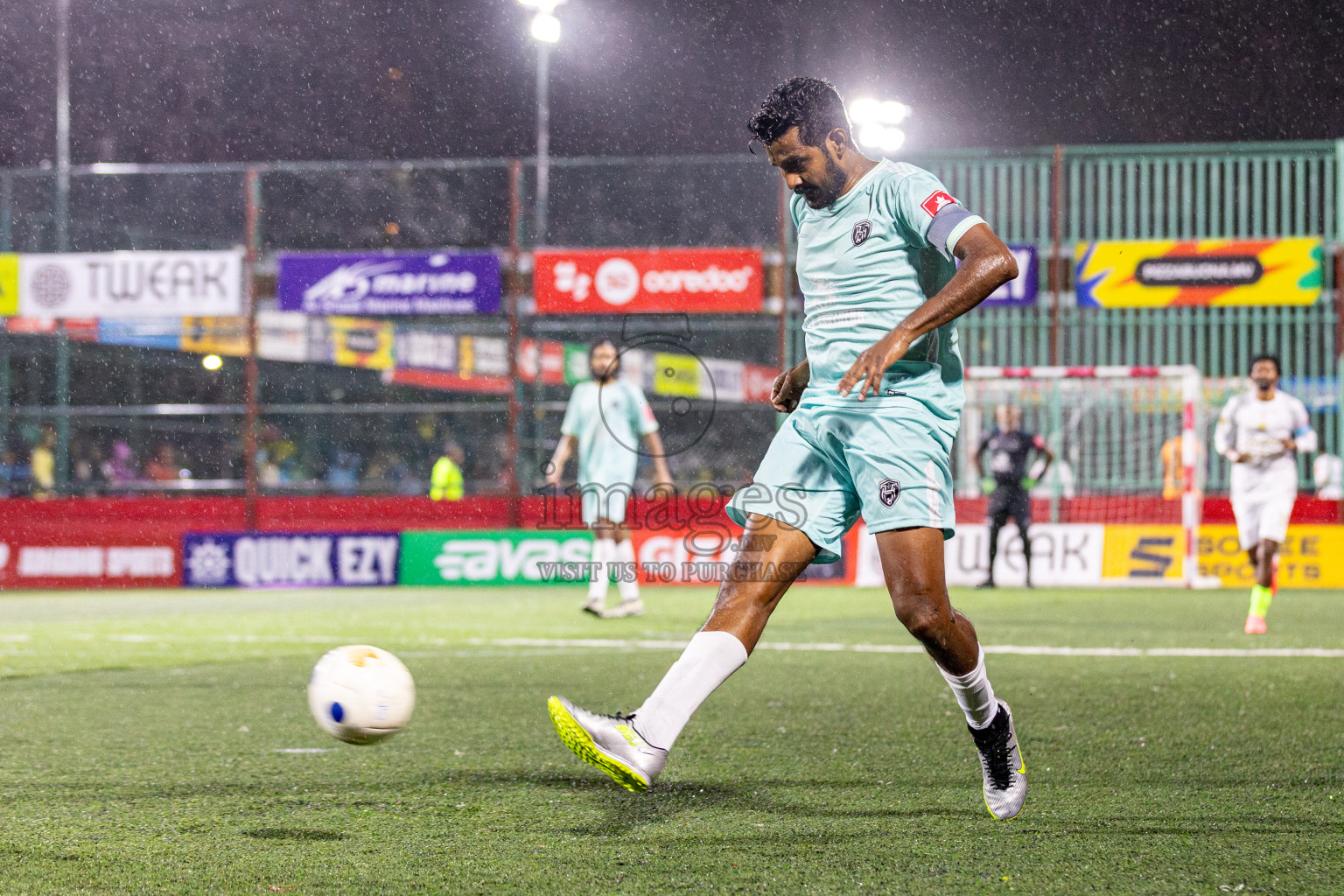 Lh. Hinnavaru VS Lh. Olhuvelifushi on Day 22 of Golden Futsal Challenge 2025 was held on Sunday, 26 January 2025, in Hulhumale', Maldives. 
Photos: Hassan Simah / images.mv