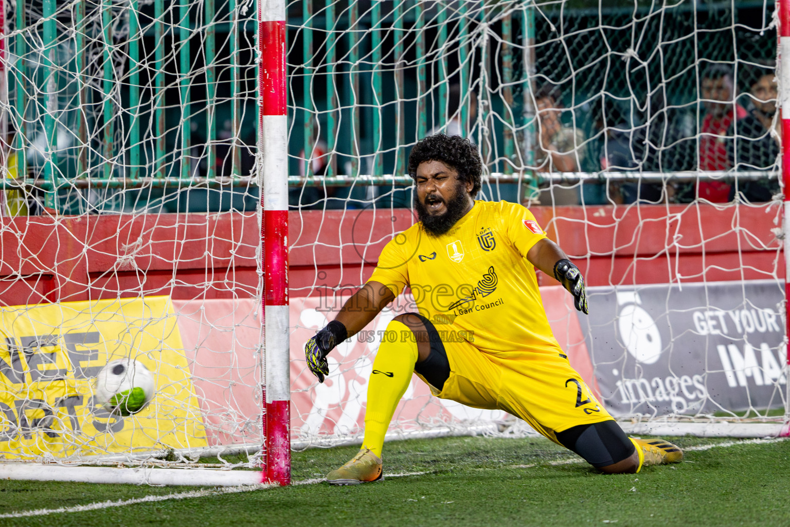 L. Gan VS HDh. Naivaadhoo in Round of 16 on Day 40 of Golden Futsal Challenge 2024 which was held on Tuesday, 27th February 2024, in Hulhumale', Maldives Photos: Hassan Simah / images.mv