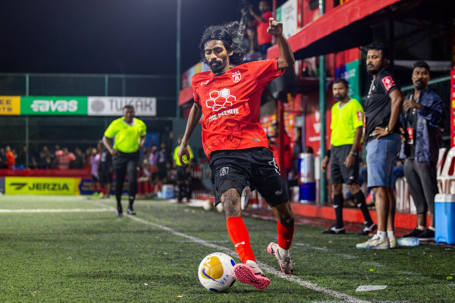 Th Thimarafushi VS Th Veymandoo in Atoll Round Semi-Final on Day 22 of Golden Futsal Challenge 2025 was held on Sunday , 26th January 2025, in Hulhumale', Maldives. Photos: Nausham Waheed / images.mv