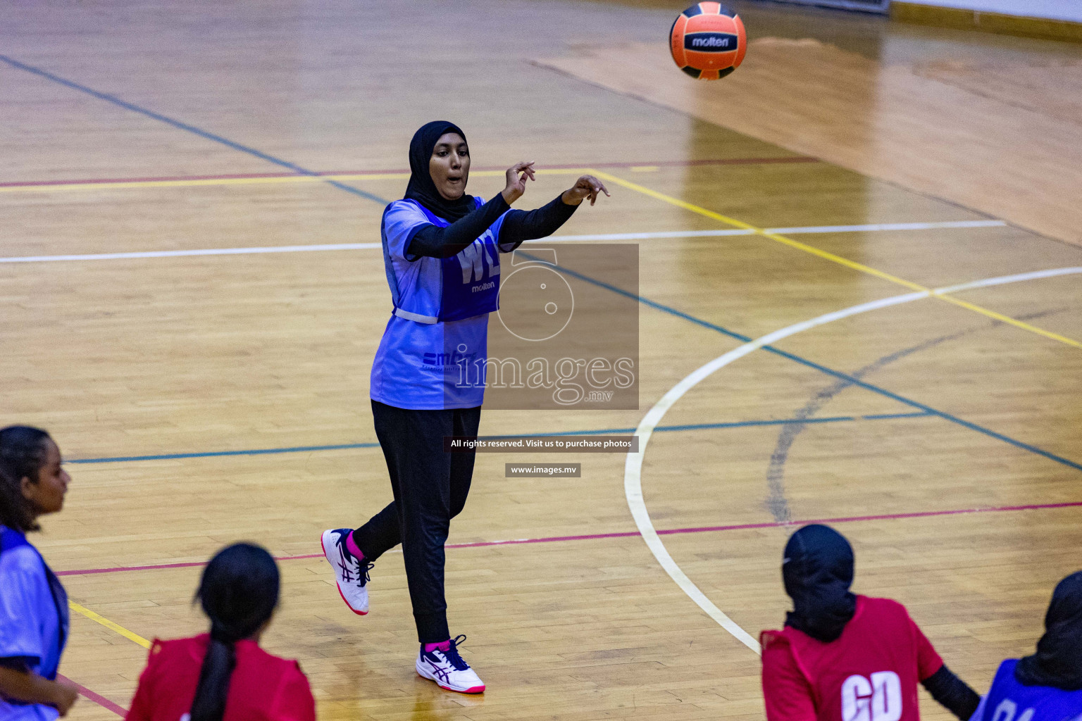 Lorenzo Sports Club vs Vyansa in the Milo National Netball Tournament 2022 on 18 July 2022, held in Social Center, Male', Maldives. Photographer: Shuu, Hassan Simah / Images.mv